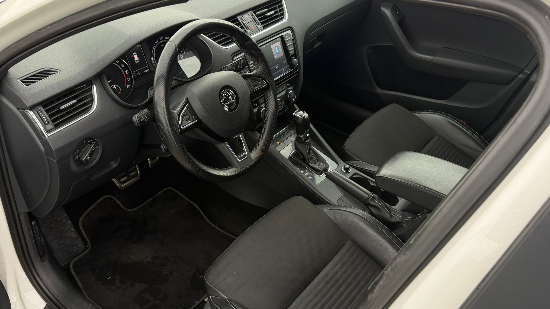 SKODA Octavia Combi 2.0 TDI RS DSG-image-7