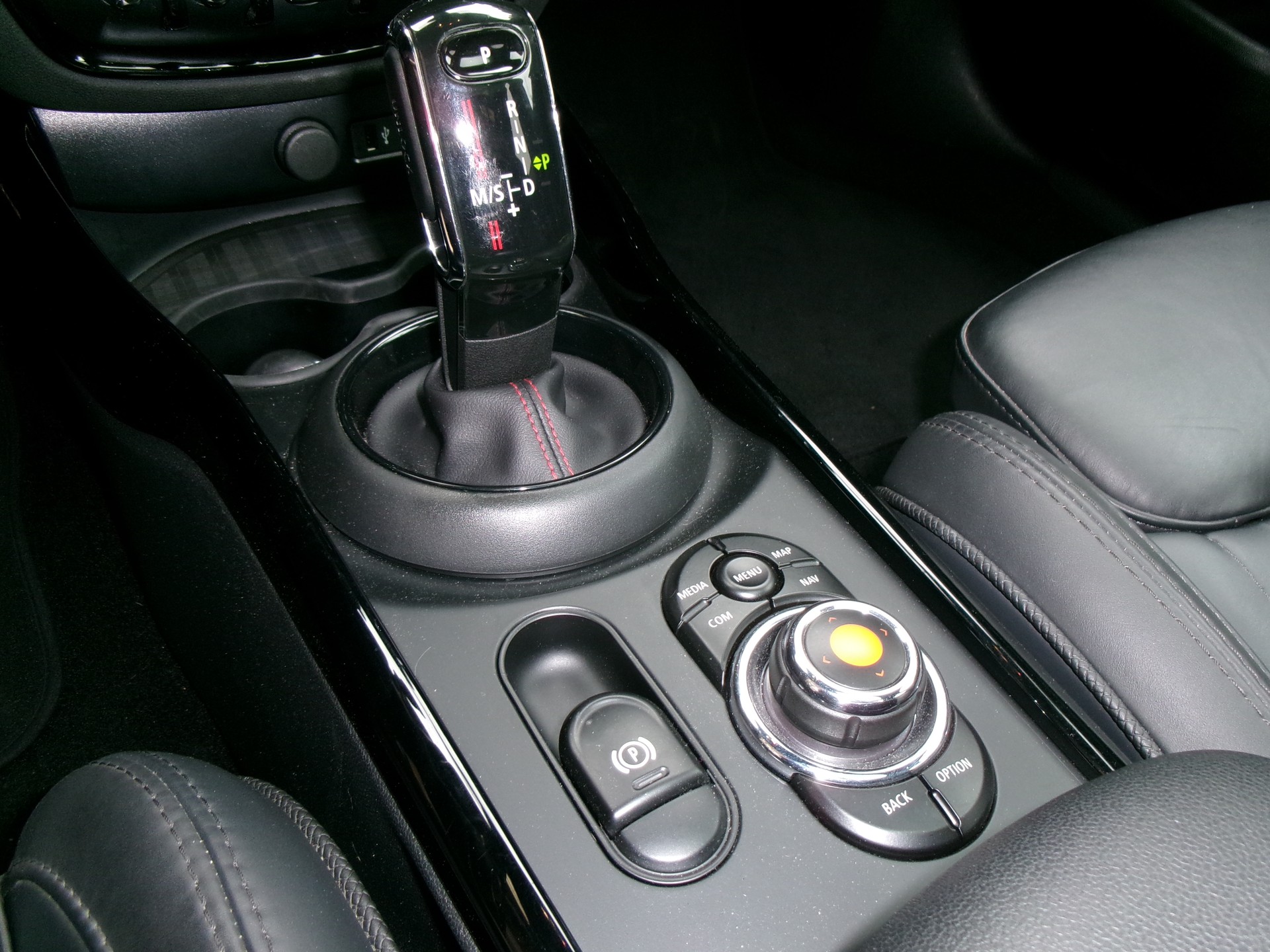 MINI Clubman Cooper John Cooper Works ALL4 Steptronic-image-8