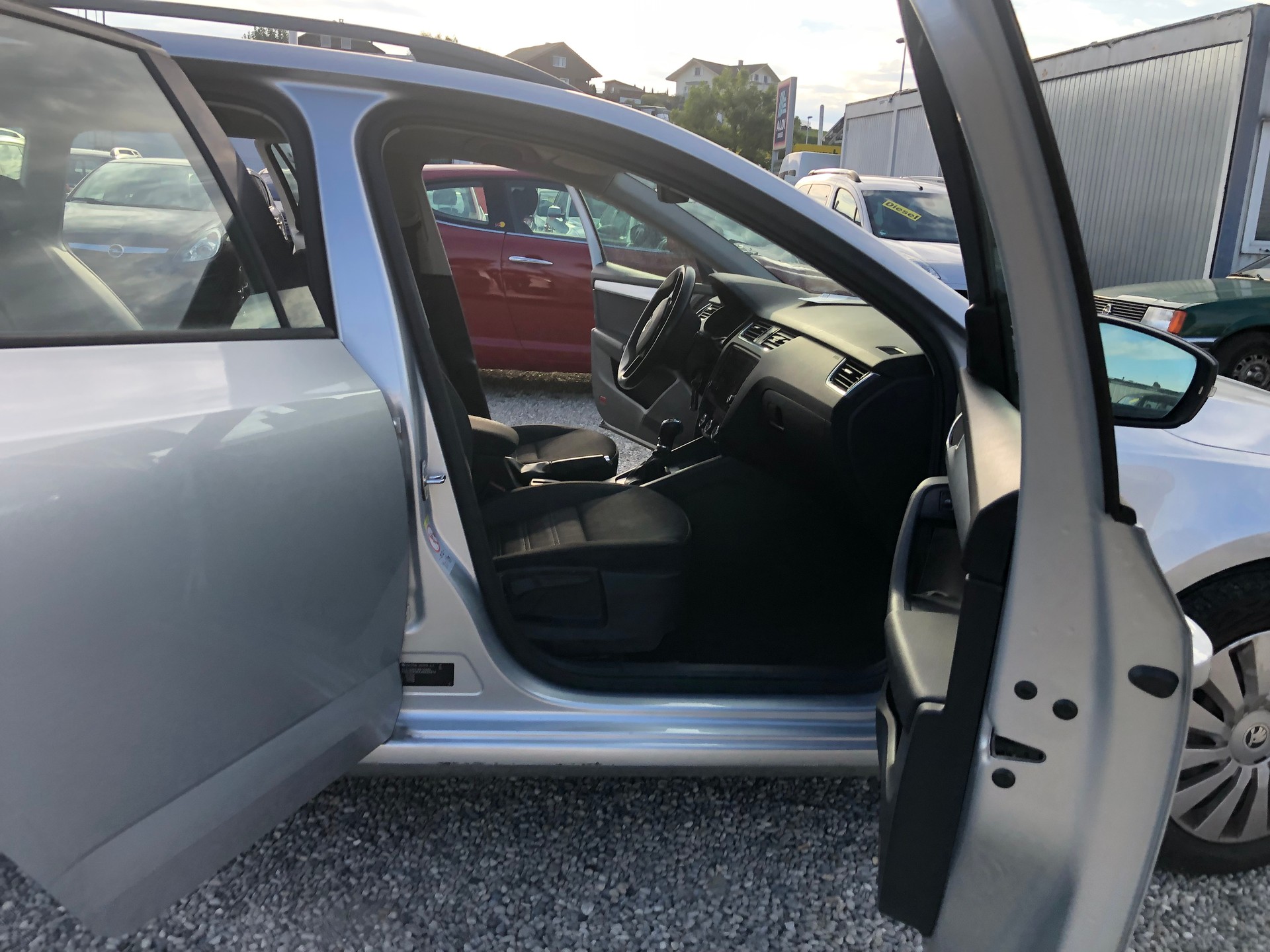 SKODA Octavia Combi 1.6 TDI Swiss Line 25 DSG-image-6