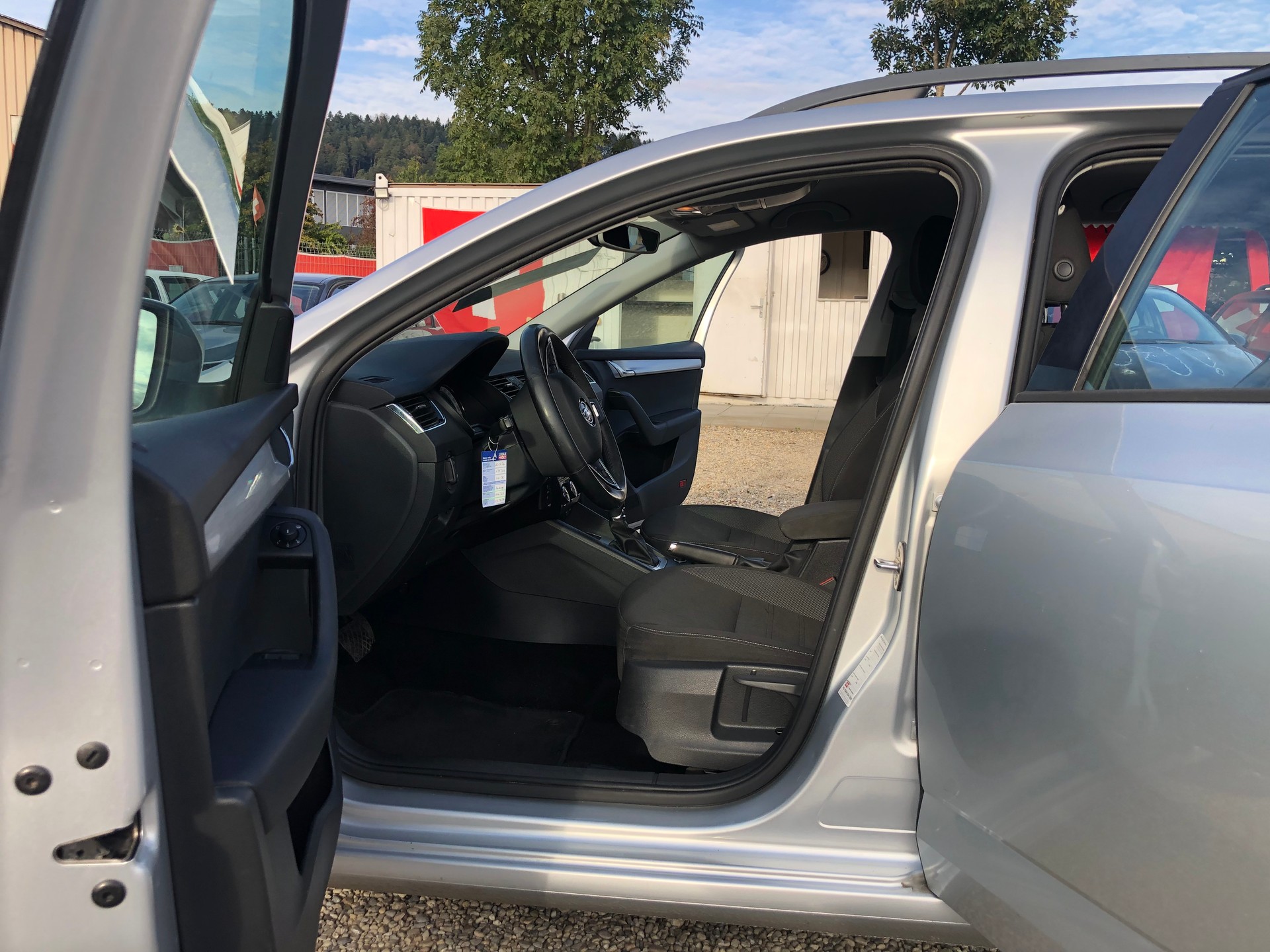 SKODA Octavia Combi 1.6 TDI Swiss Line 25 DSG-image-7