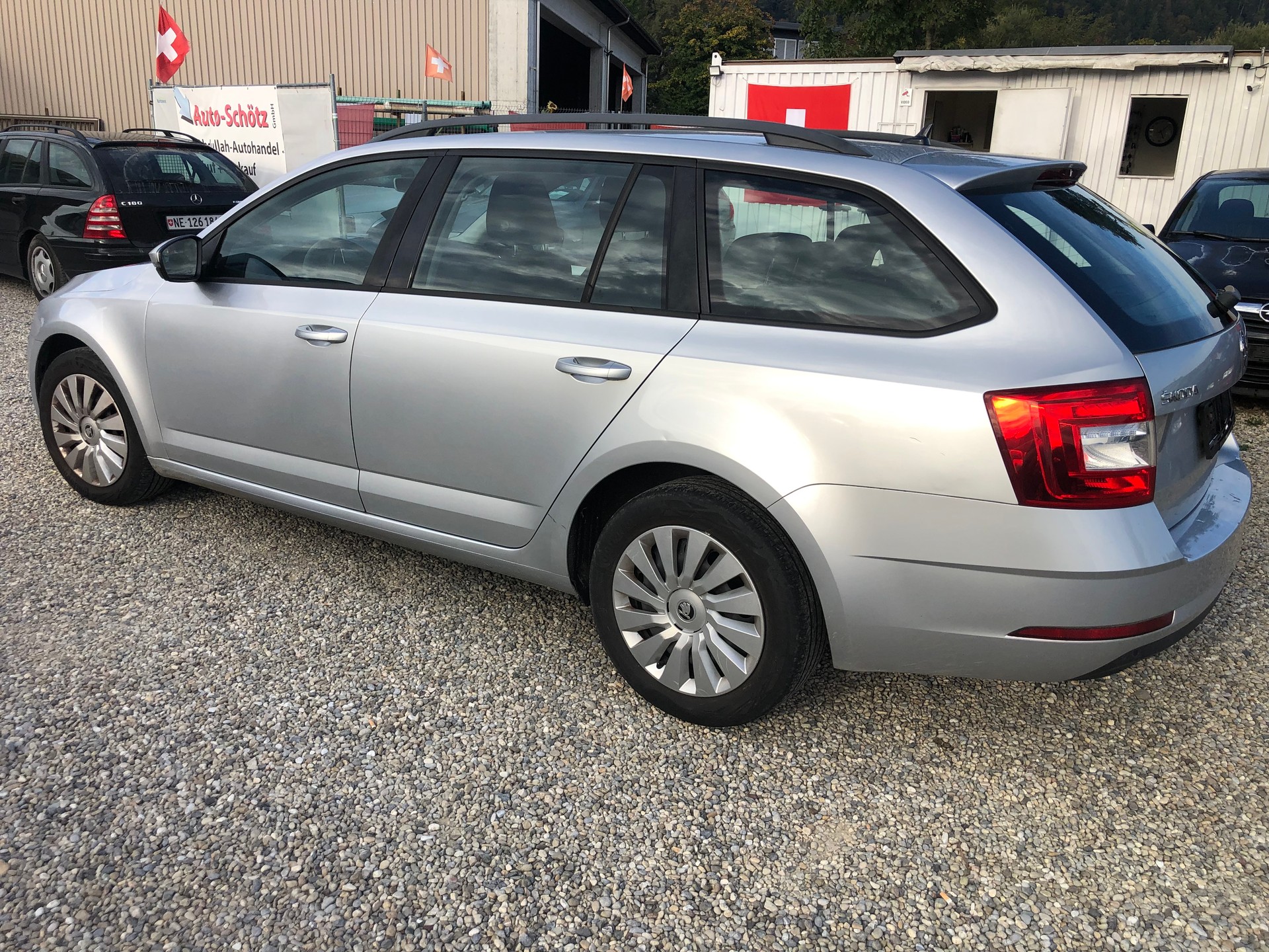 SKODA Octavia Combi 1.6 TDI Swiss Line 25 DSG-image-4