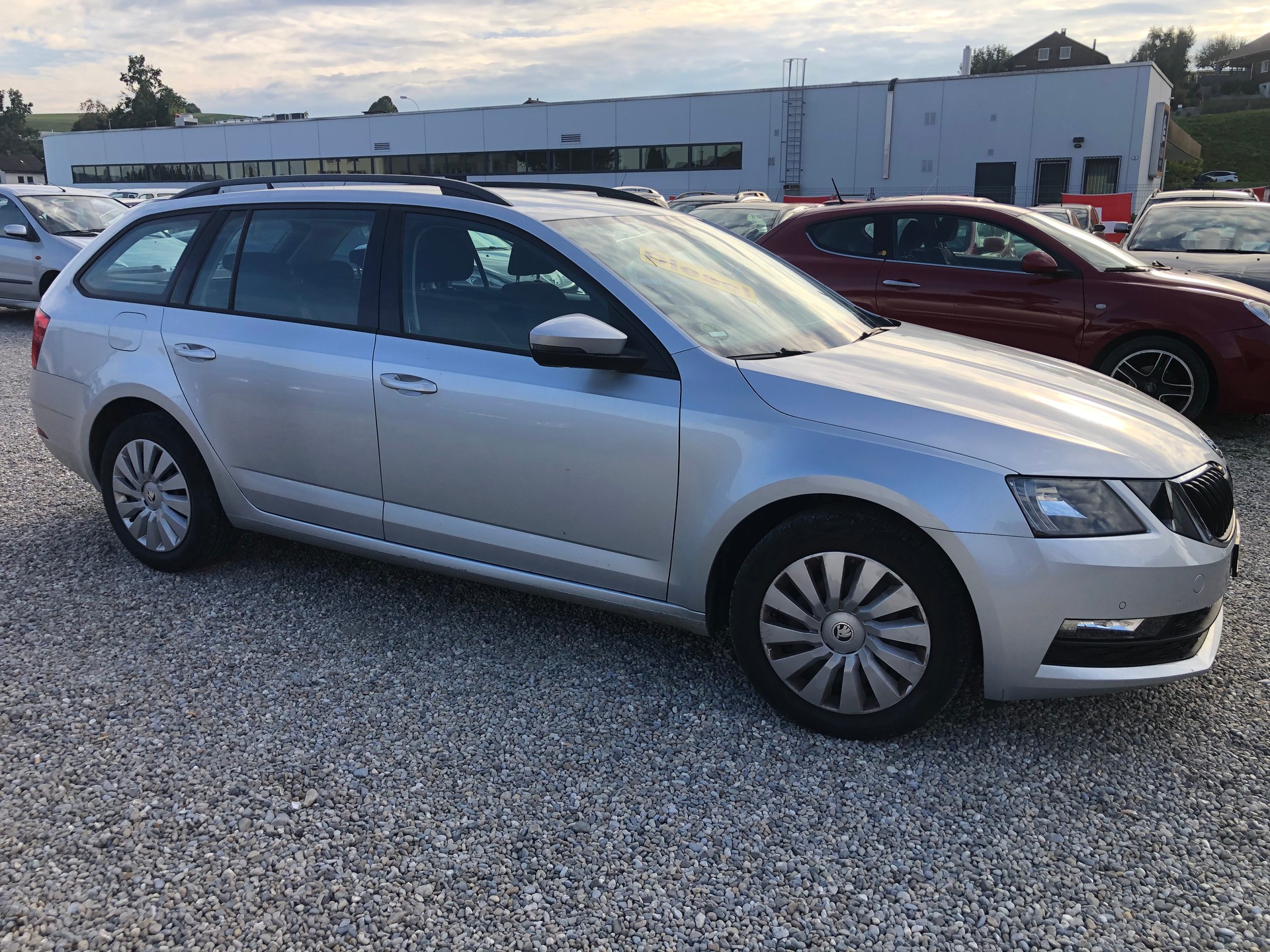 SKODA Octavia Combi 1.6 TDI Swiss Line 25 DSG-image-2