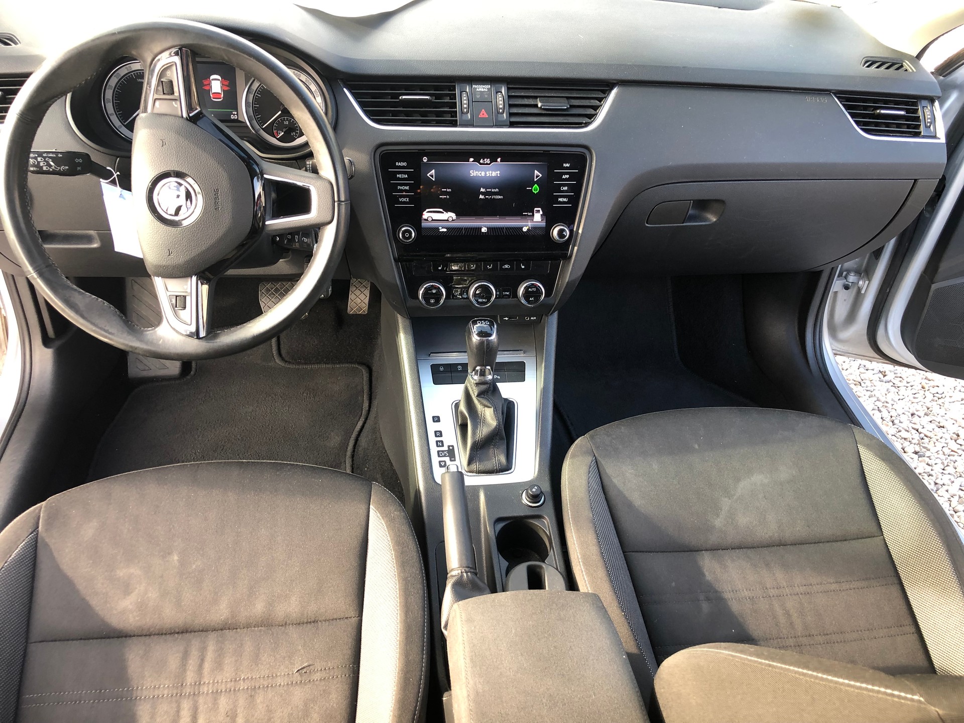 SKODA Octavia Combi 1.6 TDI Swiss Line 25 DSG-image-11