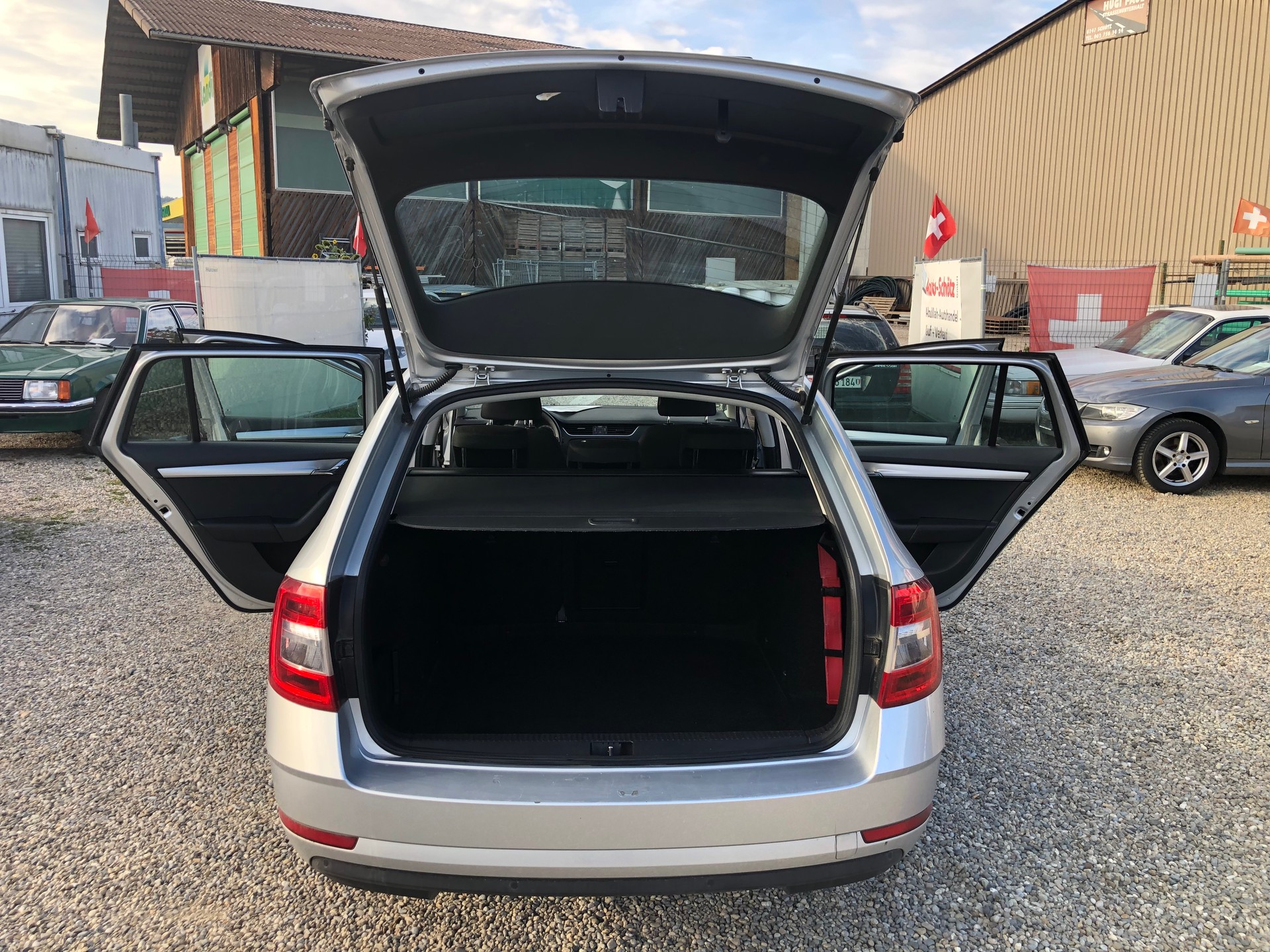 SKODA Octavia Combi 1.6 TDI Swiss Line 25 DSG-image-10