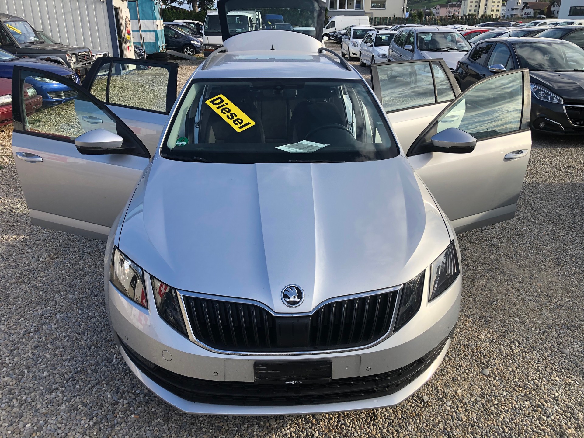 SKODA Octavia Combi 1.6 TDI Swiss Line 25 DSG-image-13