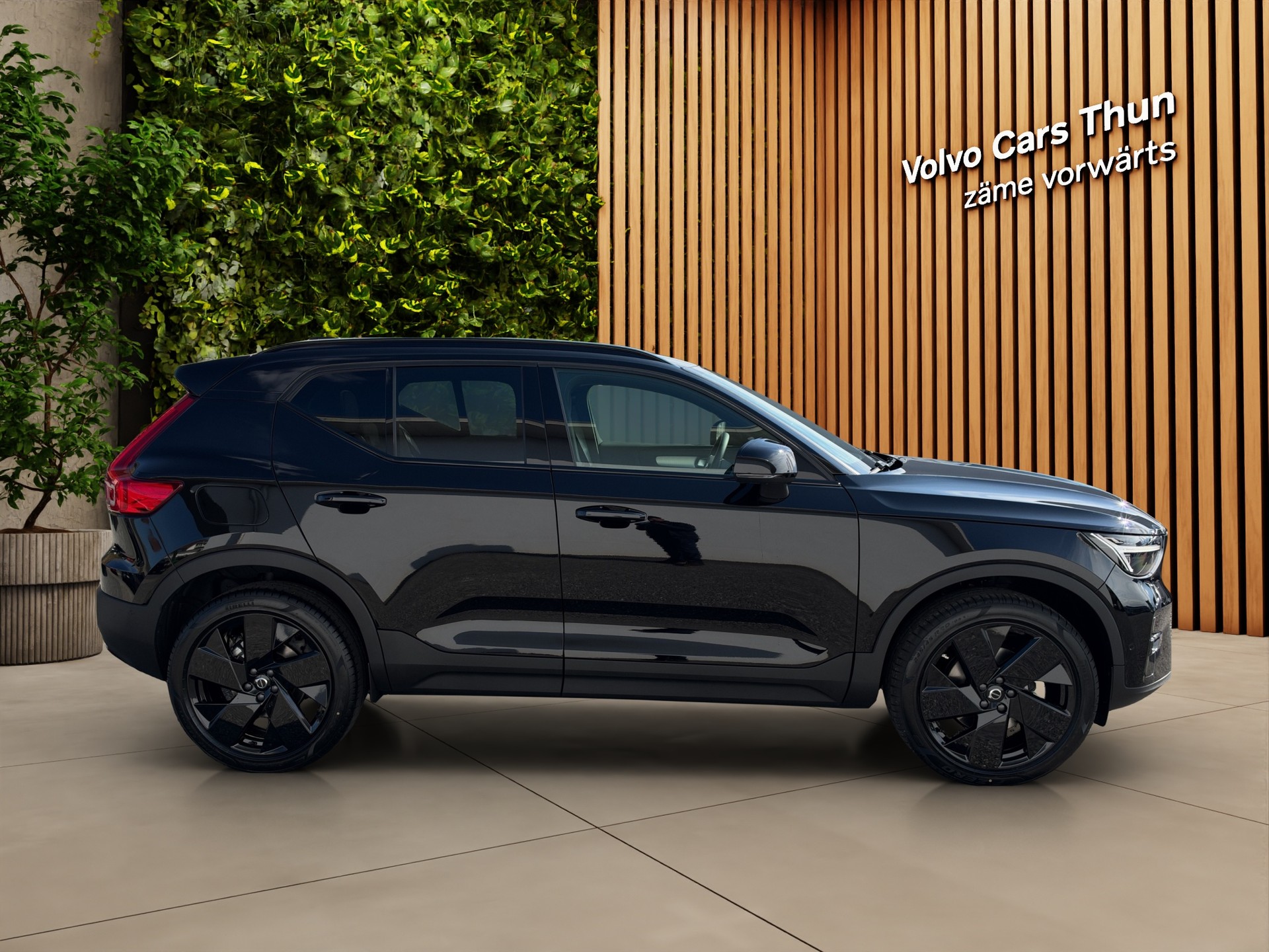 VOLVO XC40 2.0 B4 MH Black Edition-showroom-element-3
