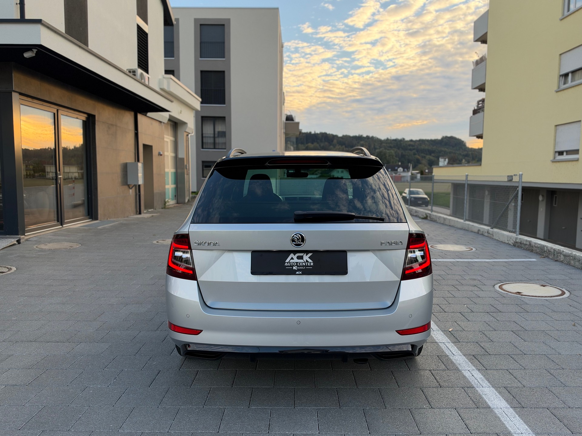 SKODA Fabia Combi 1.0 TSI Monte Carlo DSG-image-3