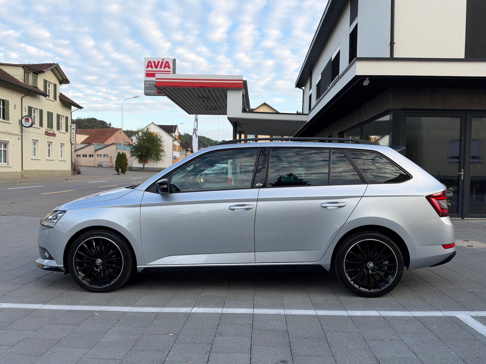 SKODA Fabia Combi 1.0 TSI Monte Carlo DSG-image-1