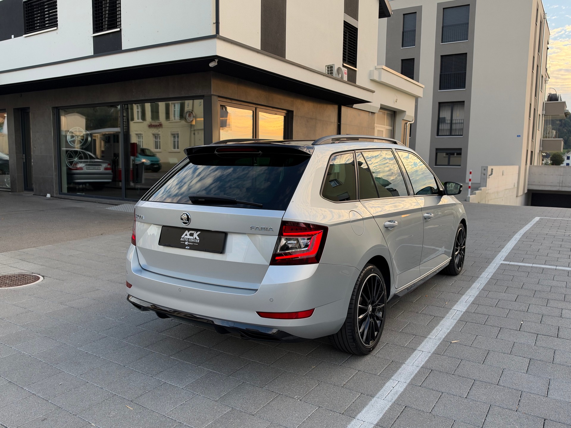 SKODA Fabia Combi 1.0 TSI Monte Carlo DSG-image-4