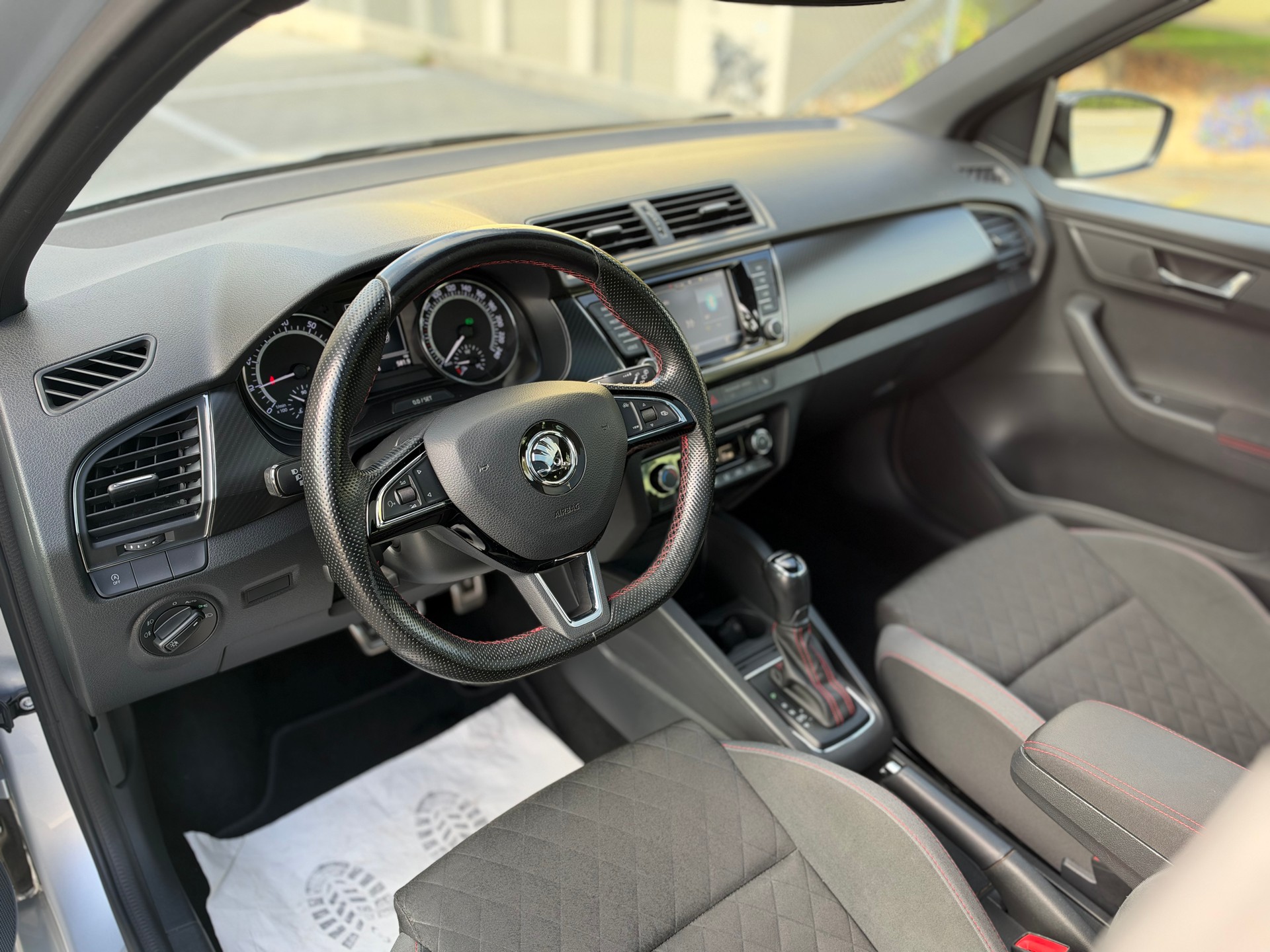 SKODA Fabia Combi 1.0 TSI Monte Carlo DSG-image-8