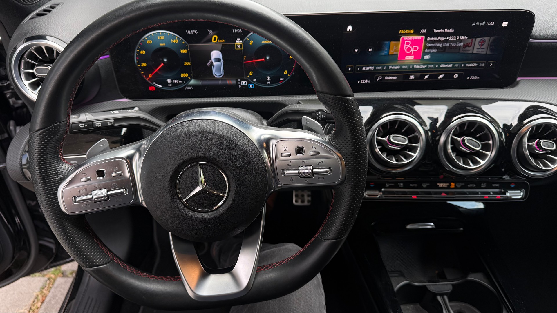 MERCEDES-BENZ A 200 d 4Matic AMG Line-image-9