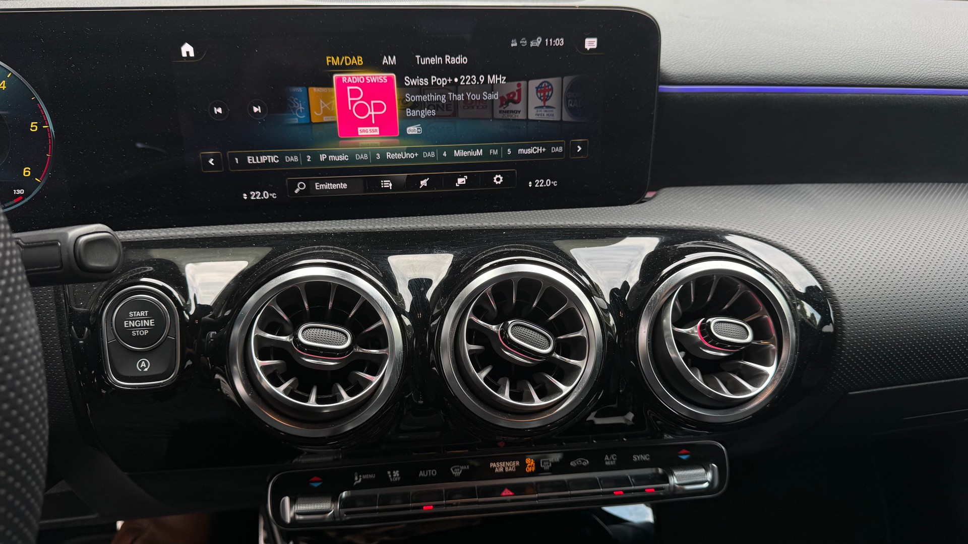 MERCEDES-BENZ A 200 d 4Matic AMG Line-image-8