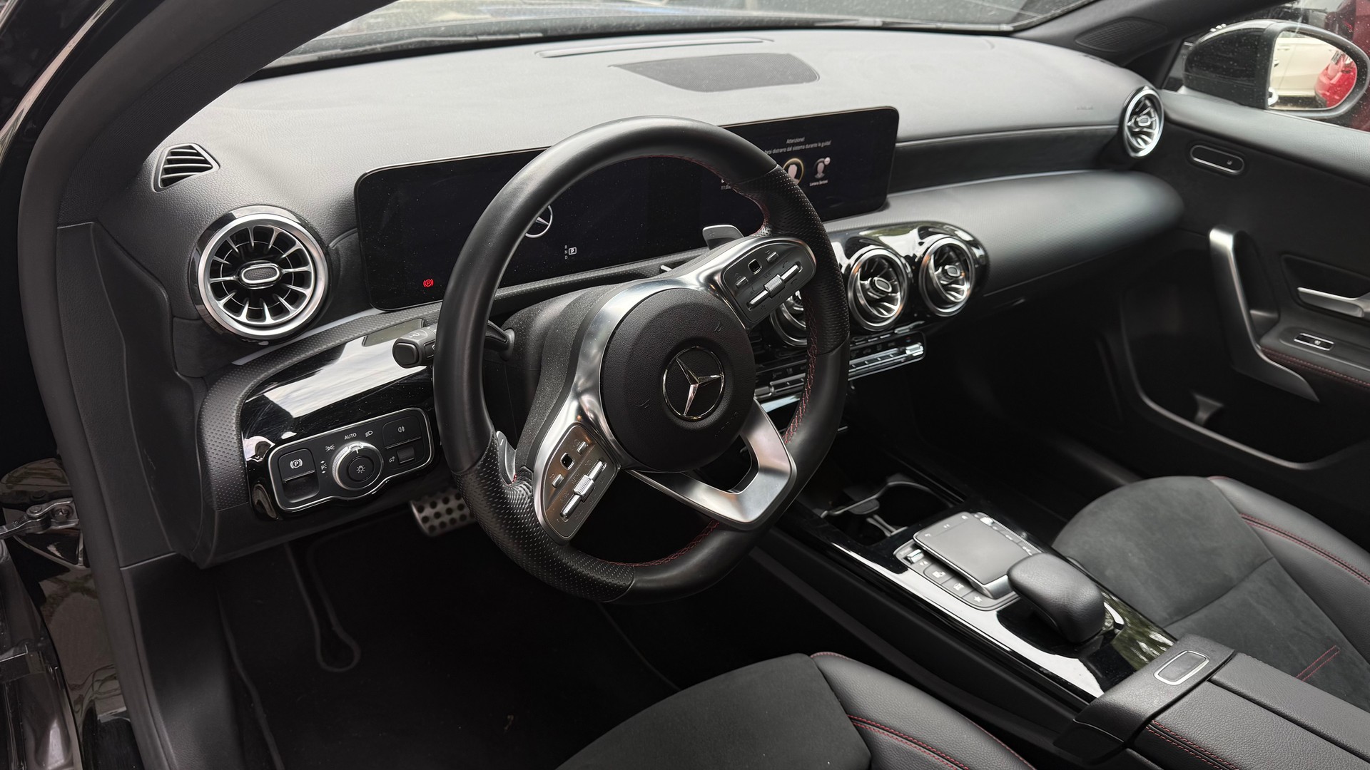 MERCEDES-BENZ A 200 d 4Matic AMG Line-image-10