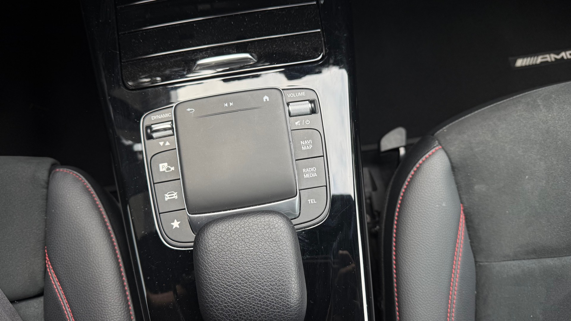 MERCEDES-BENZ A 200 d 4Matic AMG Line-image-13