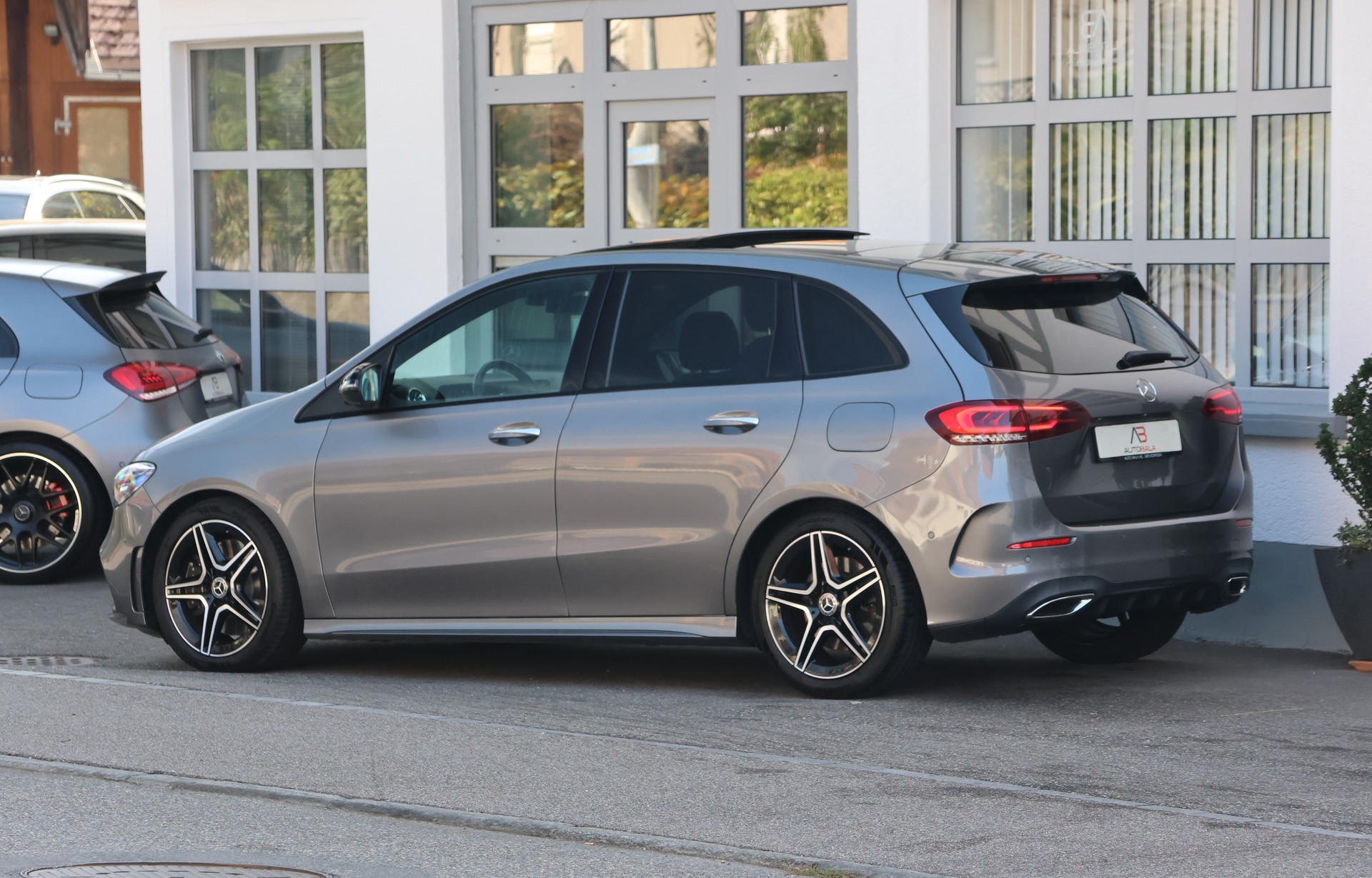MERCEDES-BENZ B 250 4Matic AMG Line (CH)-image-4
