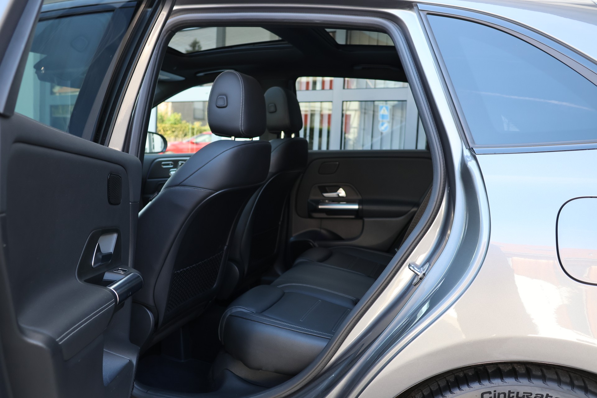 MERCEDES-BENZ B 250 4Matic AMG Line (CH)-image-13