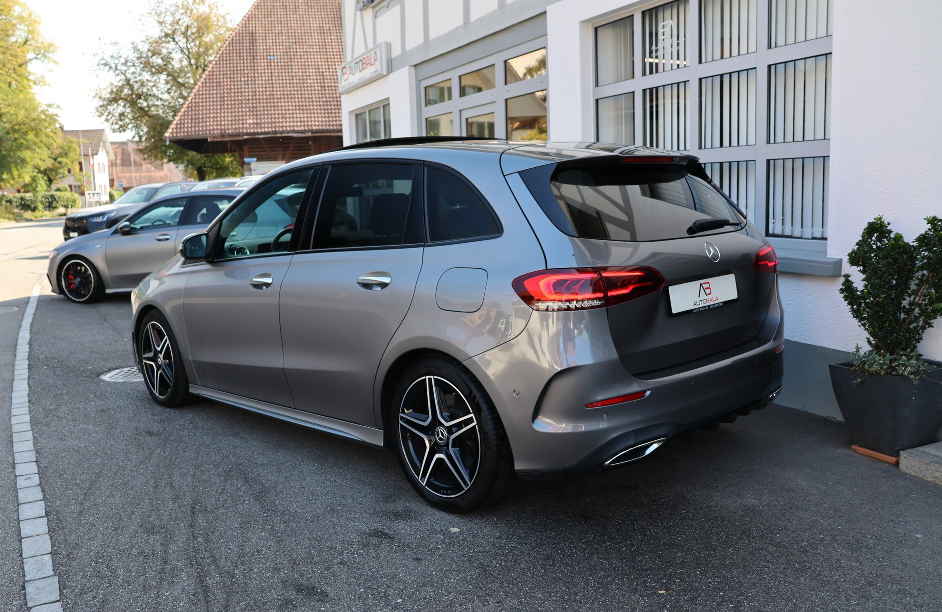 MERCEDES-BENZ B 250 4Matic AMG Line (CH)-image-7
