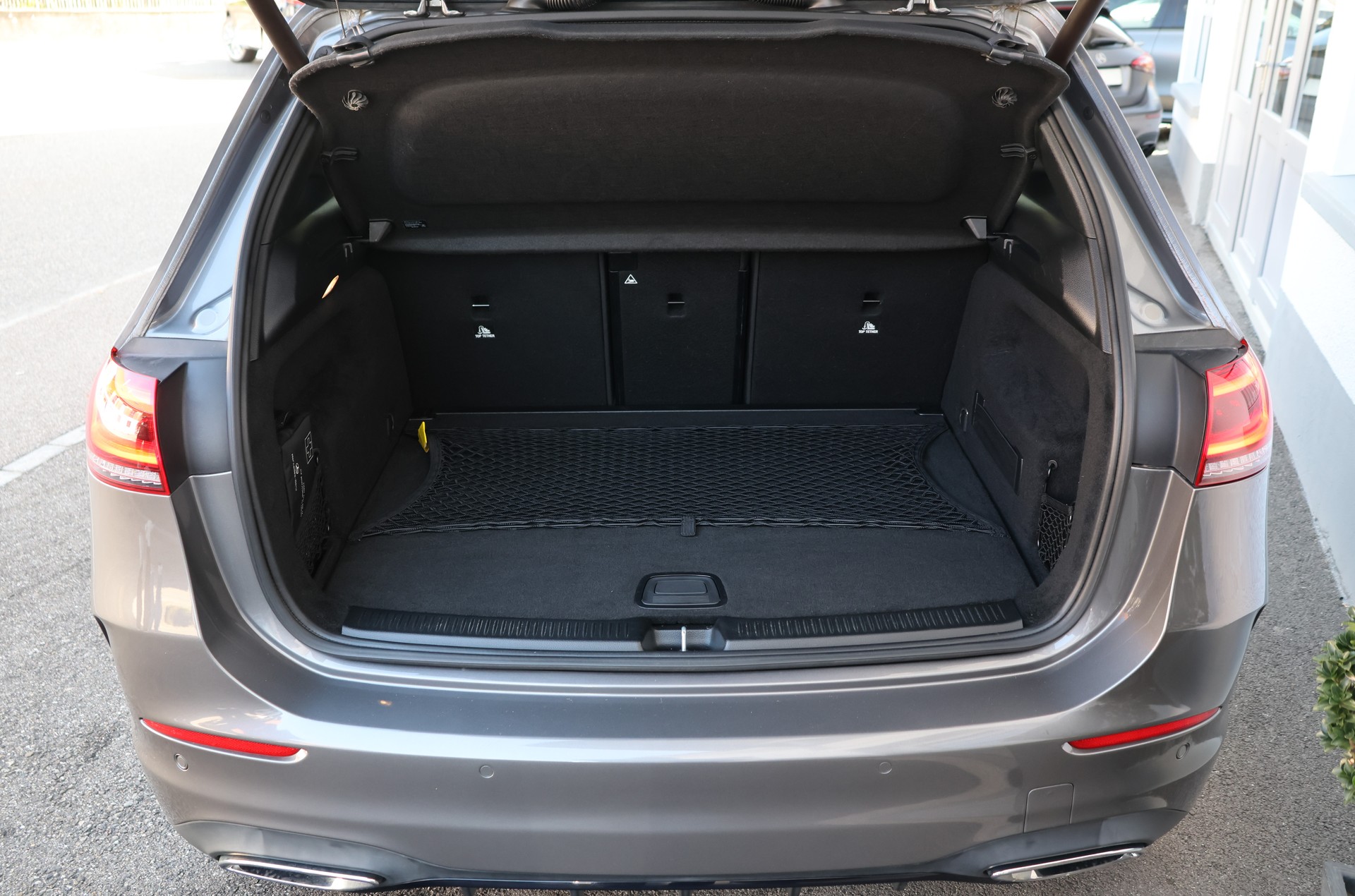 MERCEDES-BENZ B 250 4Matic AMG Line (CH)-image-17