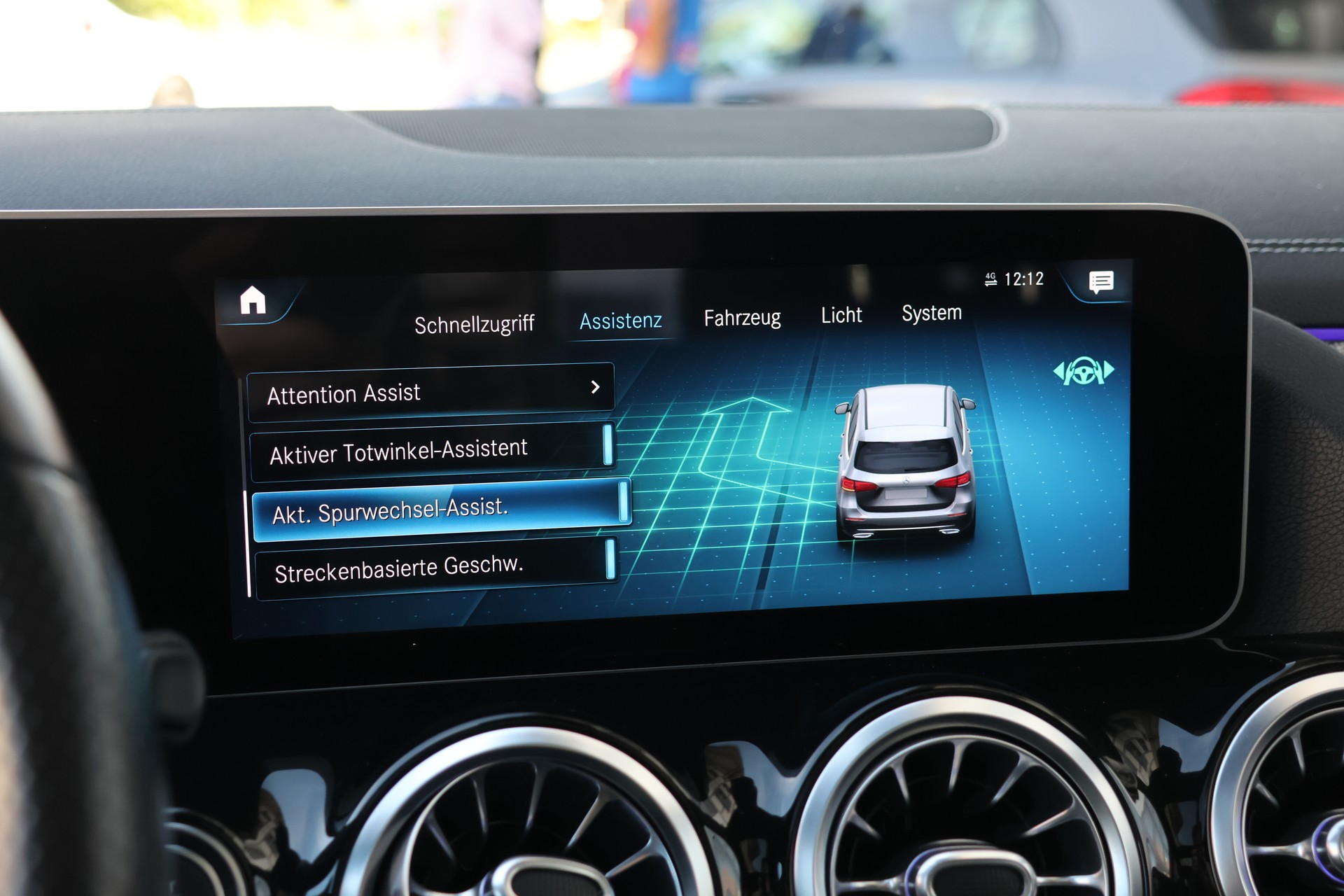 MERCEDES-BENZ B 250 4Matic AMG Line (CH)-image-25