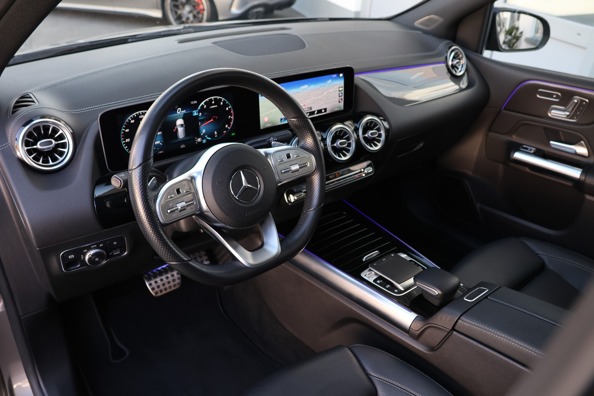 MERCEDES-BENZ B 250 4Matic AMG Line (CH)-image-10