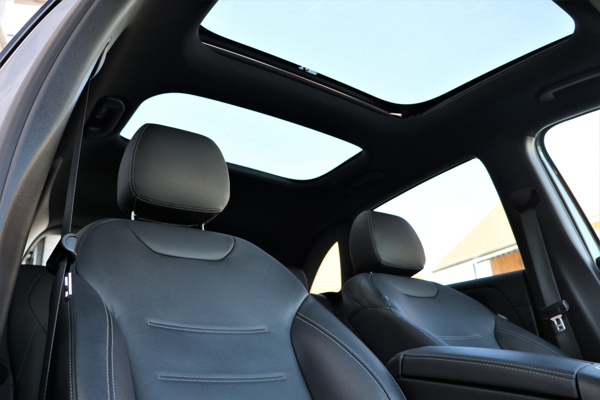MERCEDES-BENZ B 250 4Matic AMG Line (CH)-image-21