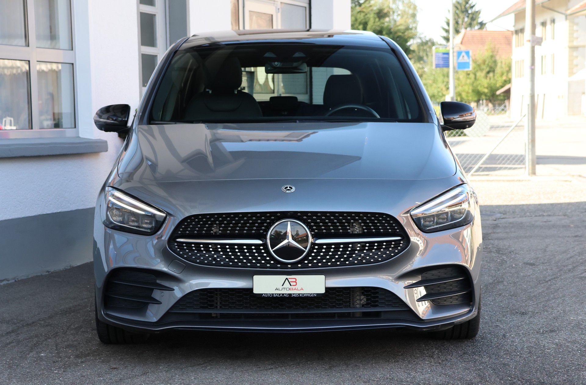 MERCEDES-BENZ B 250 4Matic AMG Line (CH)-image-1