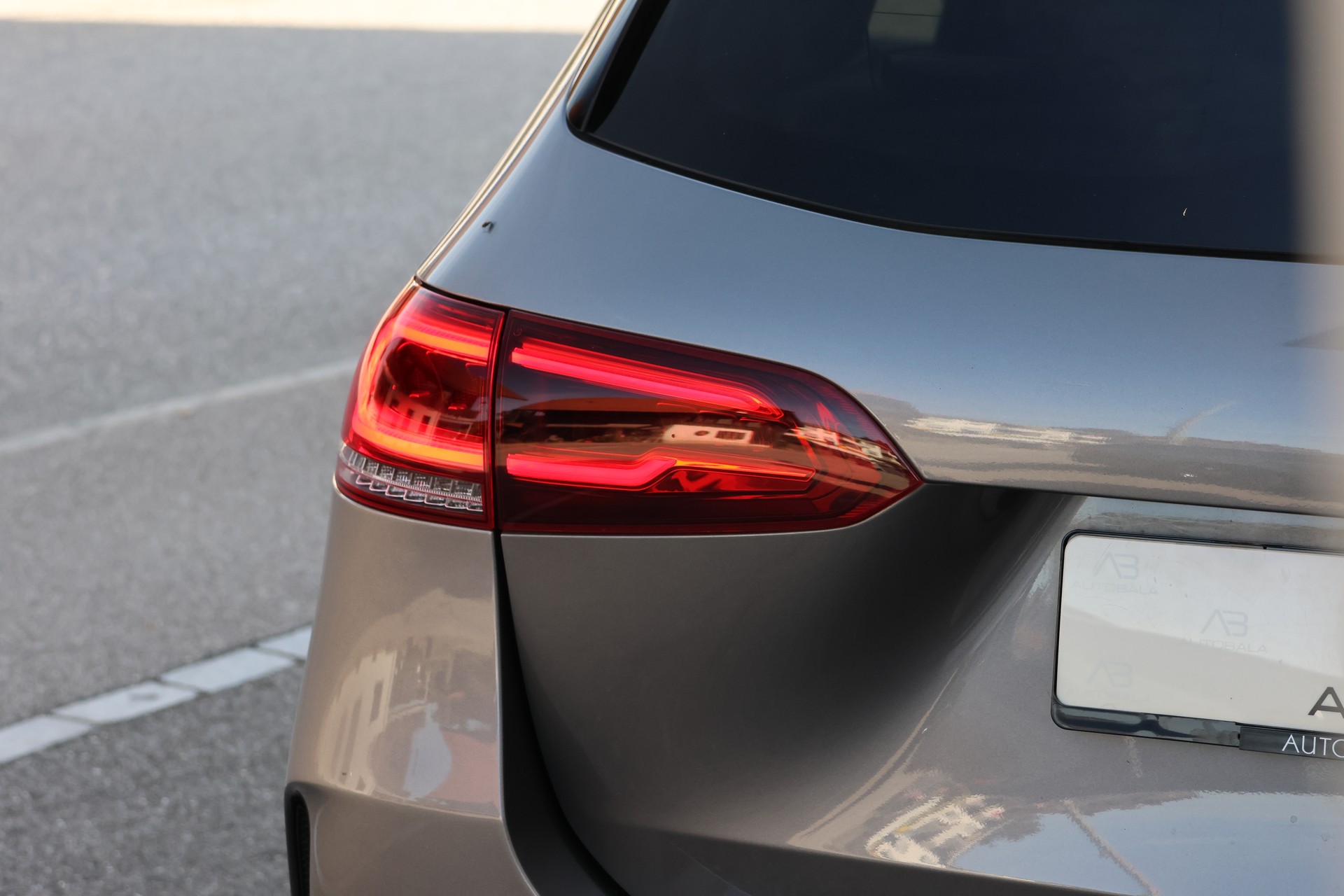 MERCEDES-BENZ B 250 4Matic AMG Line (CH)-image-5
