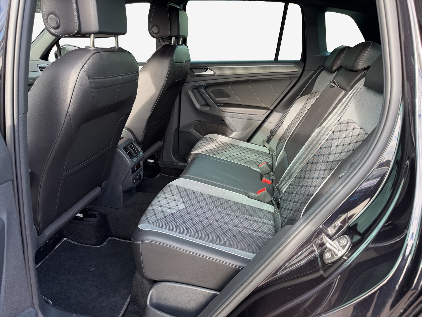VW Tiguan 2.0TSI R-Line 4Motion DSG-image-11