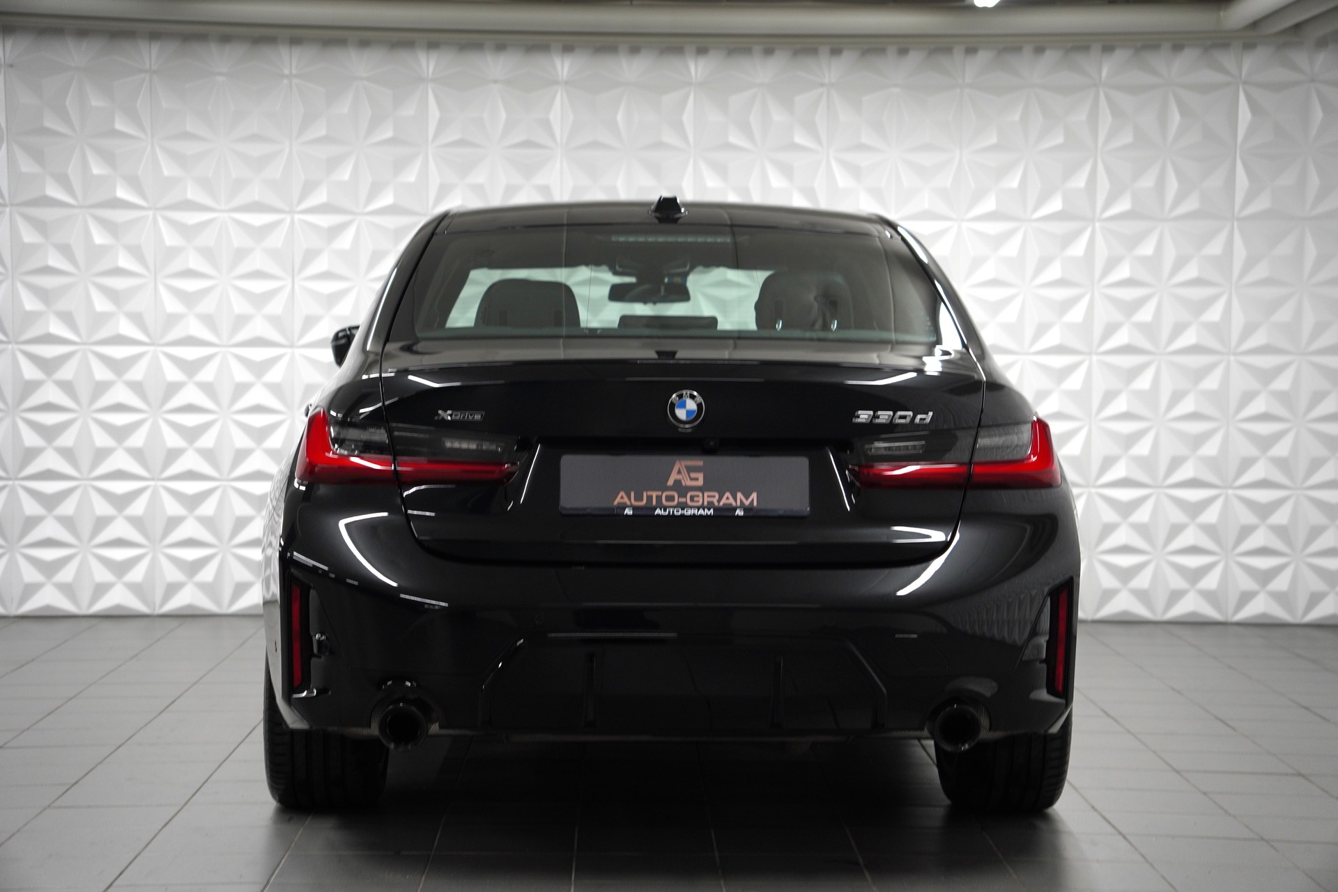 BMW 330d xDrive 48V Steptronic M Sport Pro-showroom-element-3