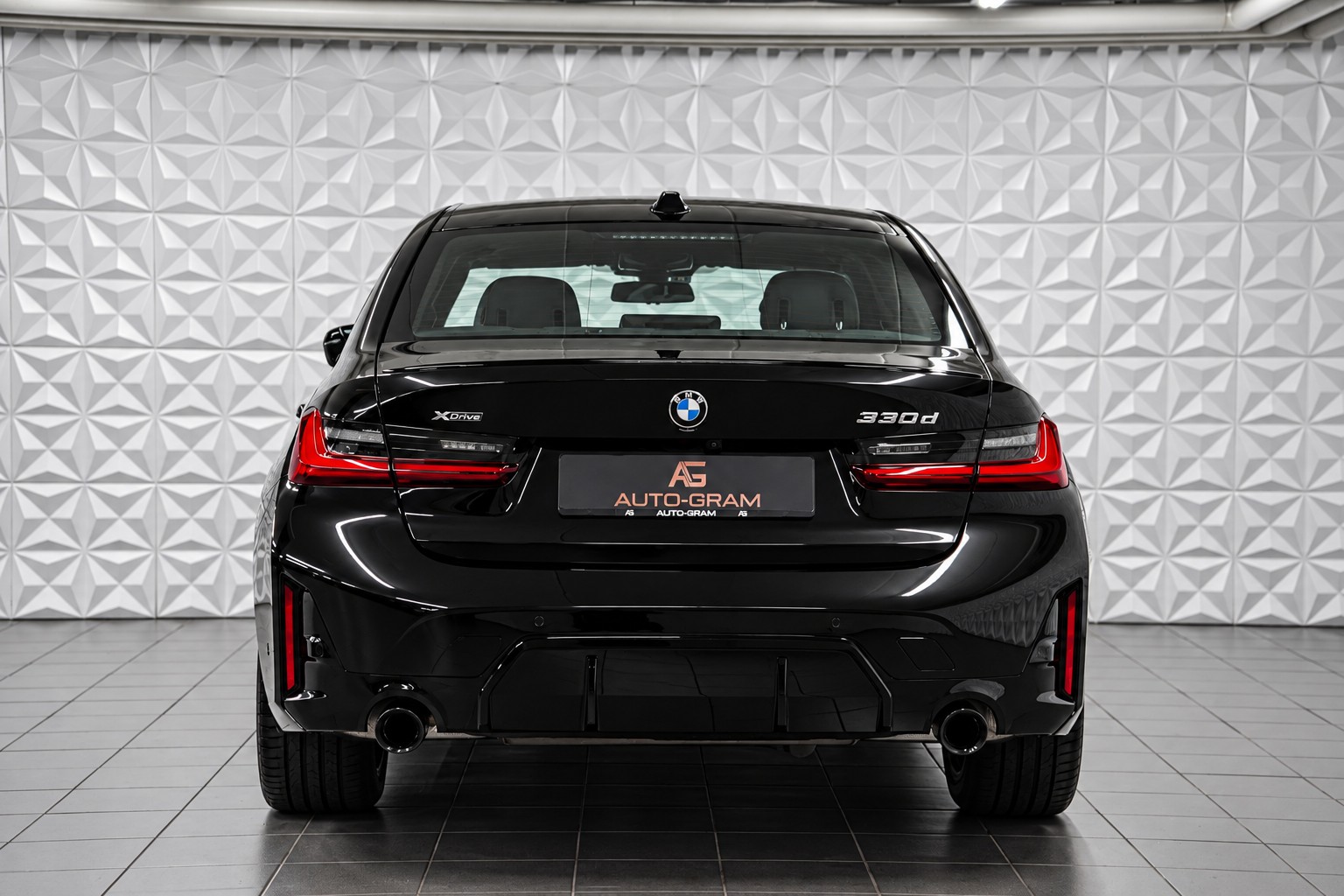 BMW 330d xDrive 48V Steptronic M Sport Pro-showroom-element-3