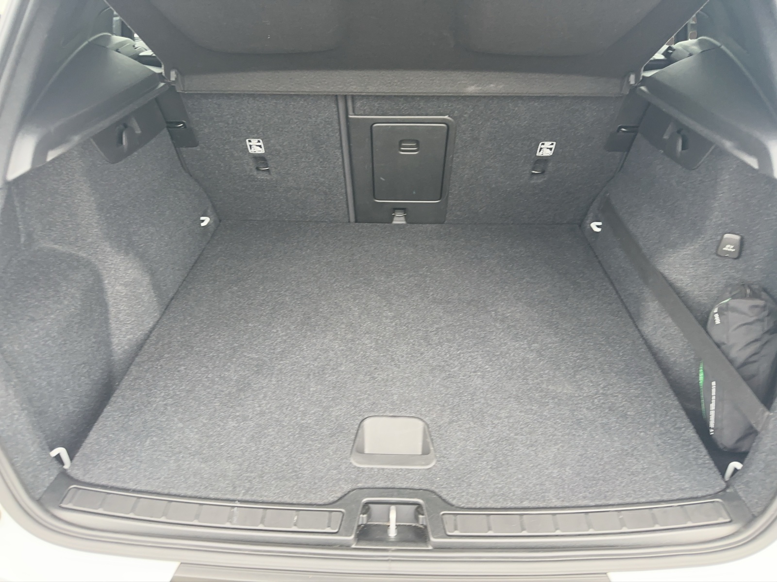 VOLVO XC40 2.0 B4 MH Momentum AWD-image-14