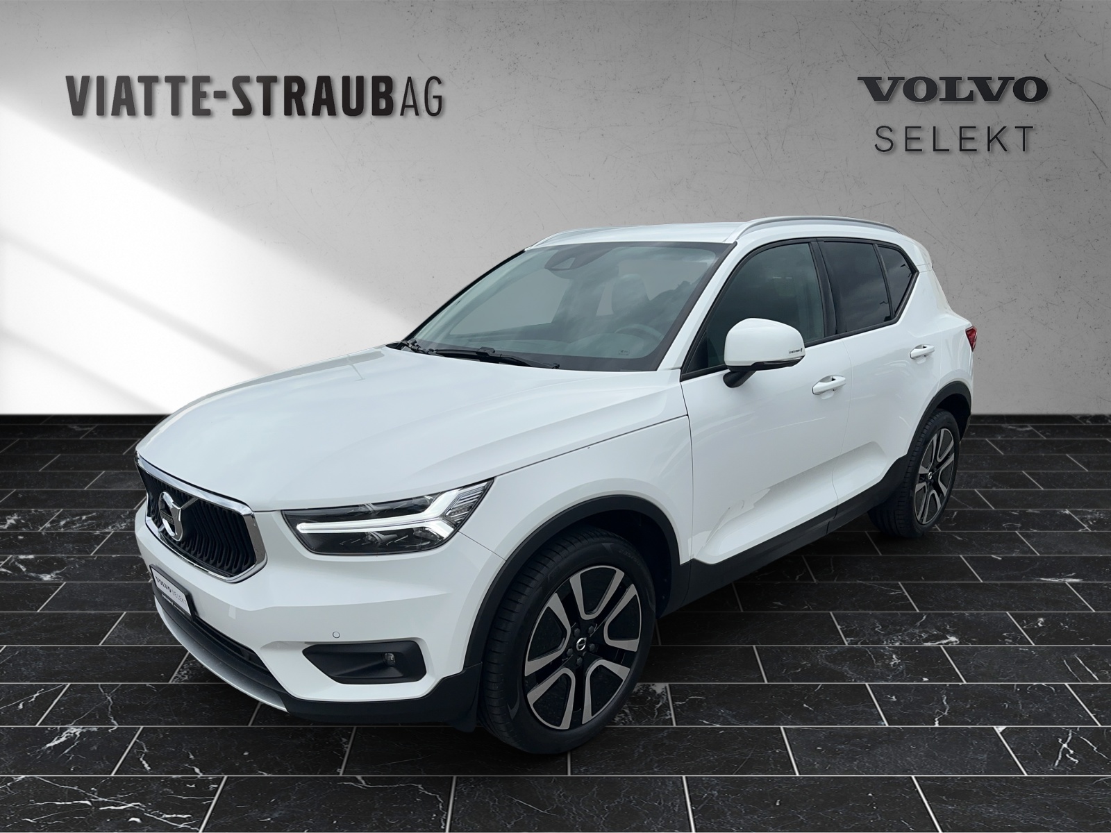 VOLVO XC40 2.0 B4 MH Momentum AWD-image-0