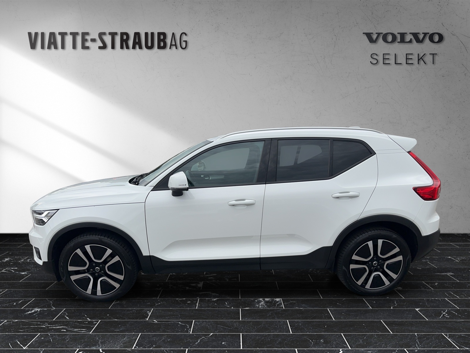VOLVO XC40 2.0 B4 MH Momentum AWD-image-7