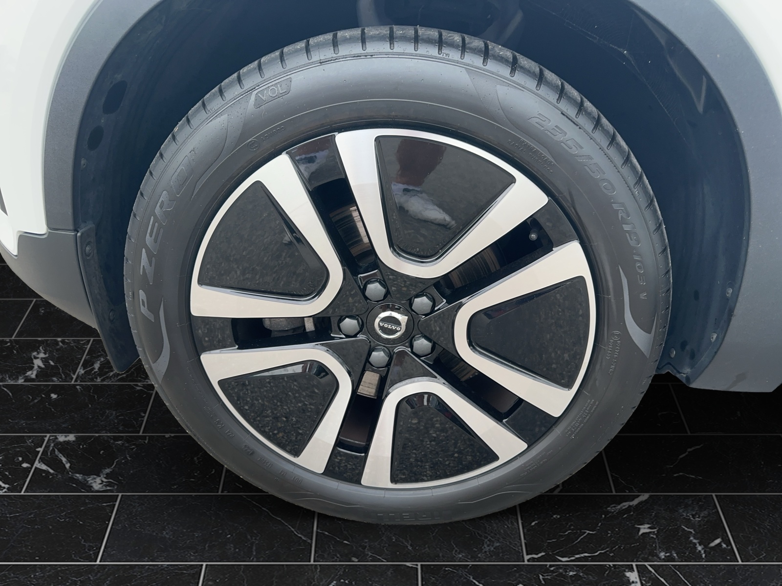 VOLVO XC40 2.0 B4 MH Momentum AWD-image-16