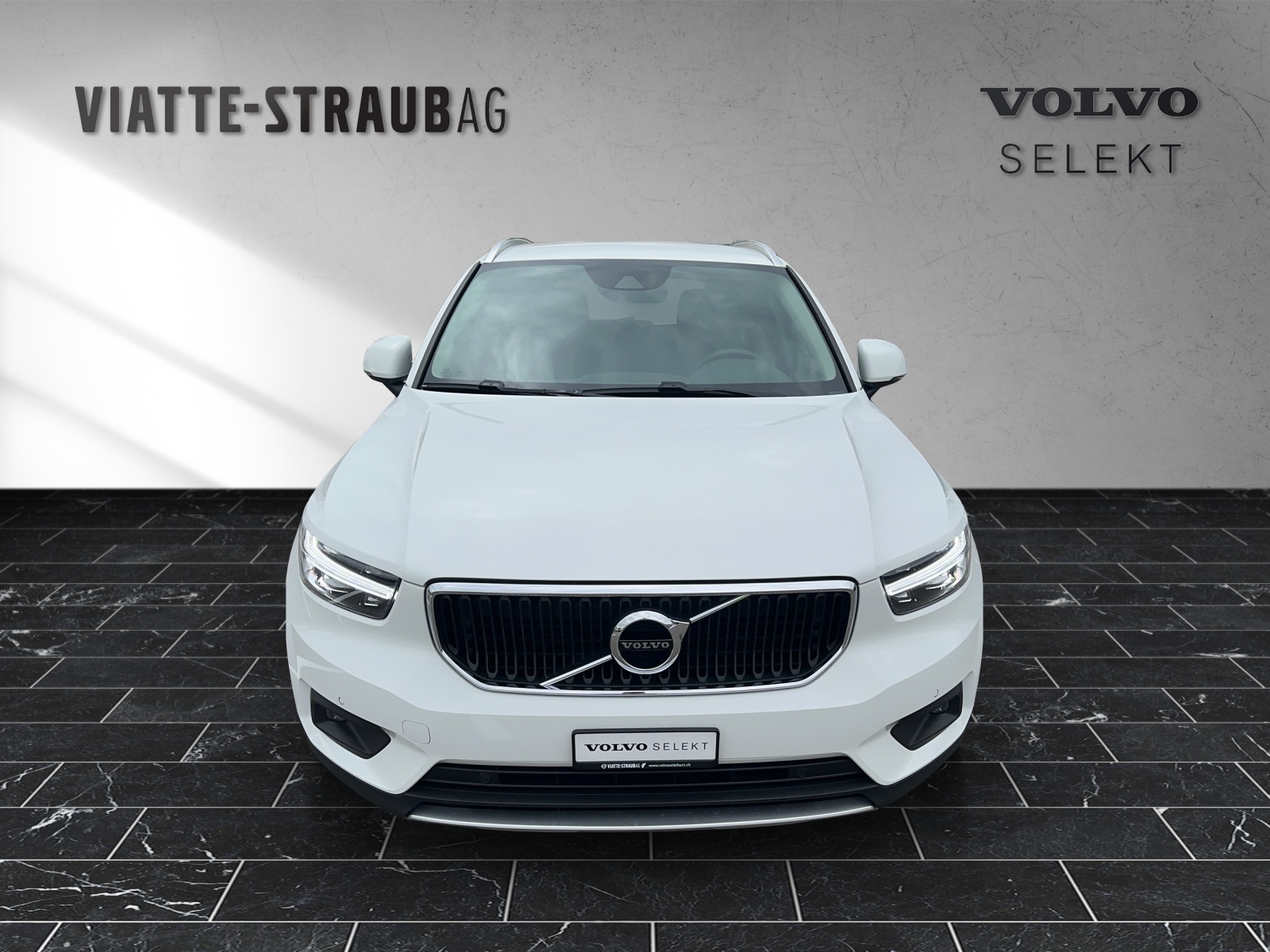 VOLVO XC40 2.0 B4 MH Momentum AWD-image-6