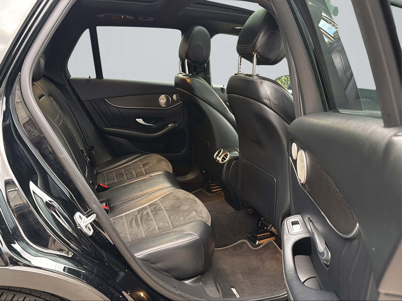 MERCEDES-BENZ GLC 200 d AMG Line 4Matic 9G-Tronic-image-11