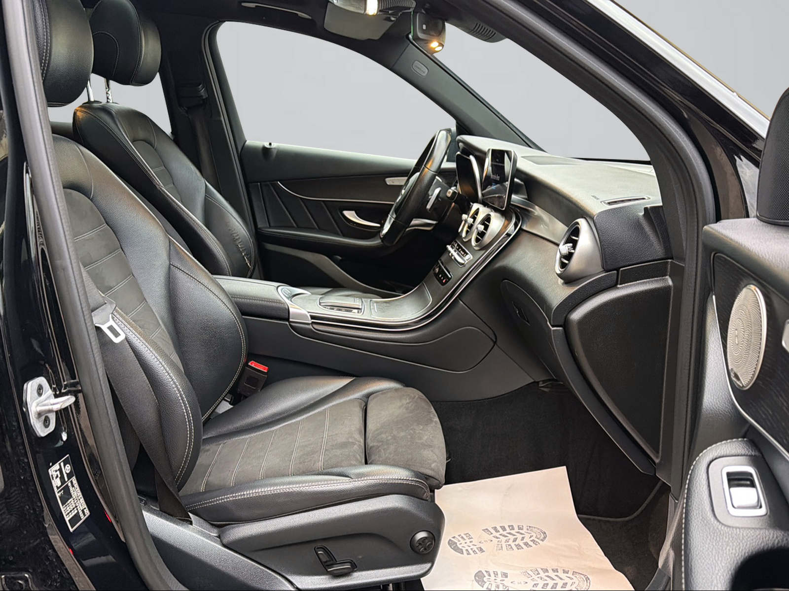 MERCEDES-BENZ GLC 200 d AMG Line 4Matic 9G-Tronic-image-10