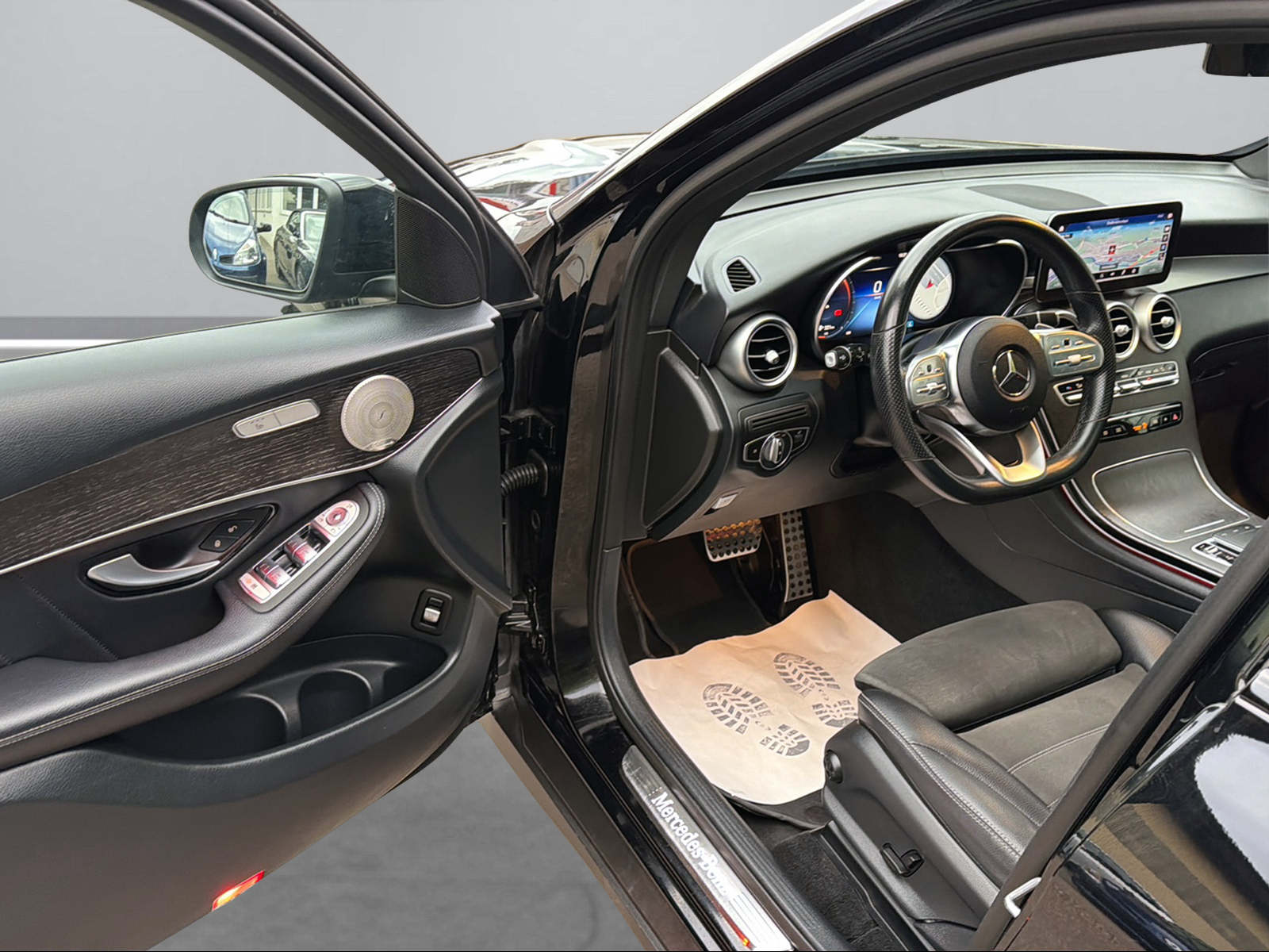 MERCEDES-BENZ GLC 200 d AMG Line 4Matic 9G-Tronic-image-9