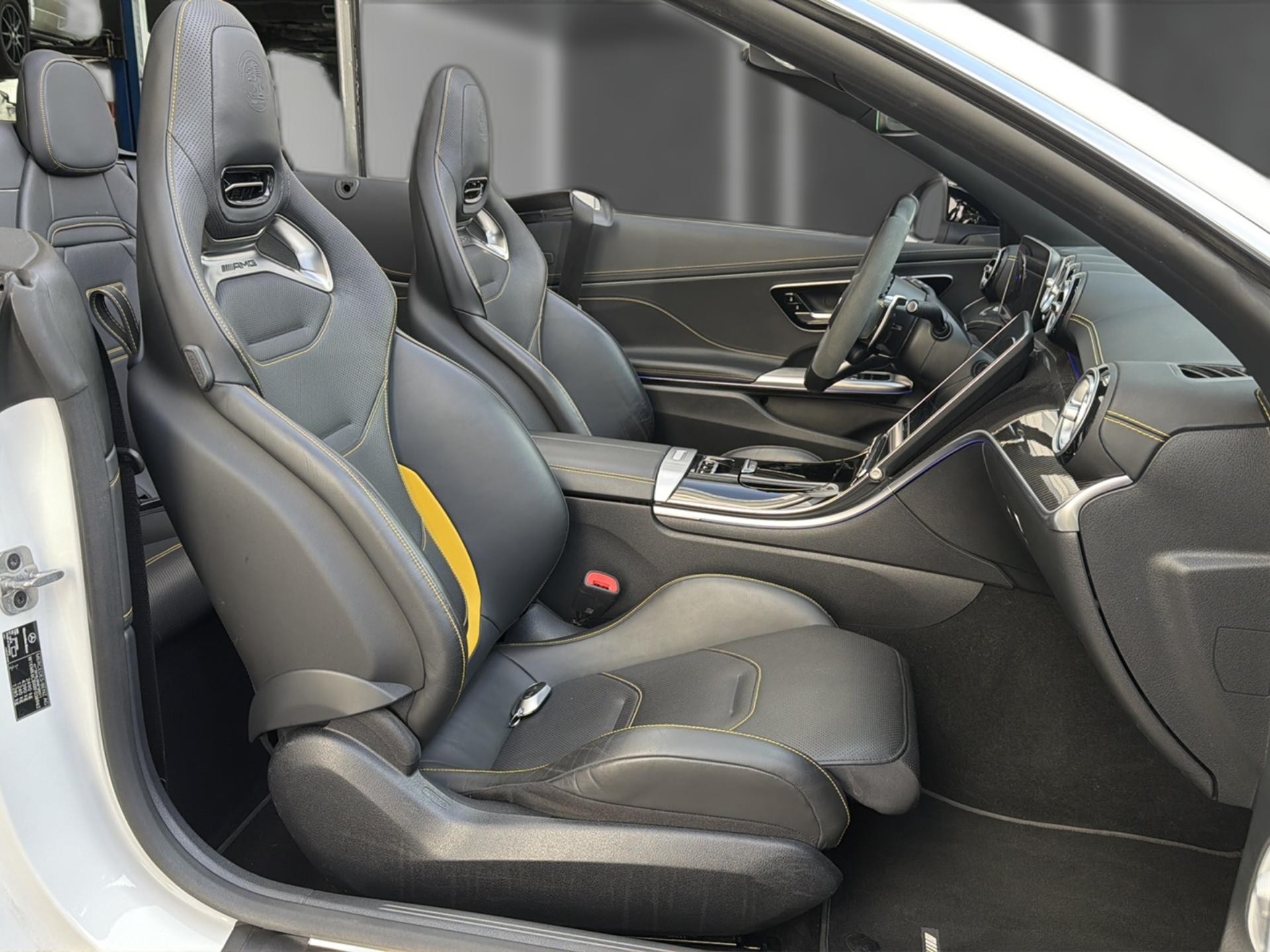 MERCEDES-BENZ CLE AMG 53 Cabrio 4Matic+ 9G-Tronic-image-12