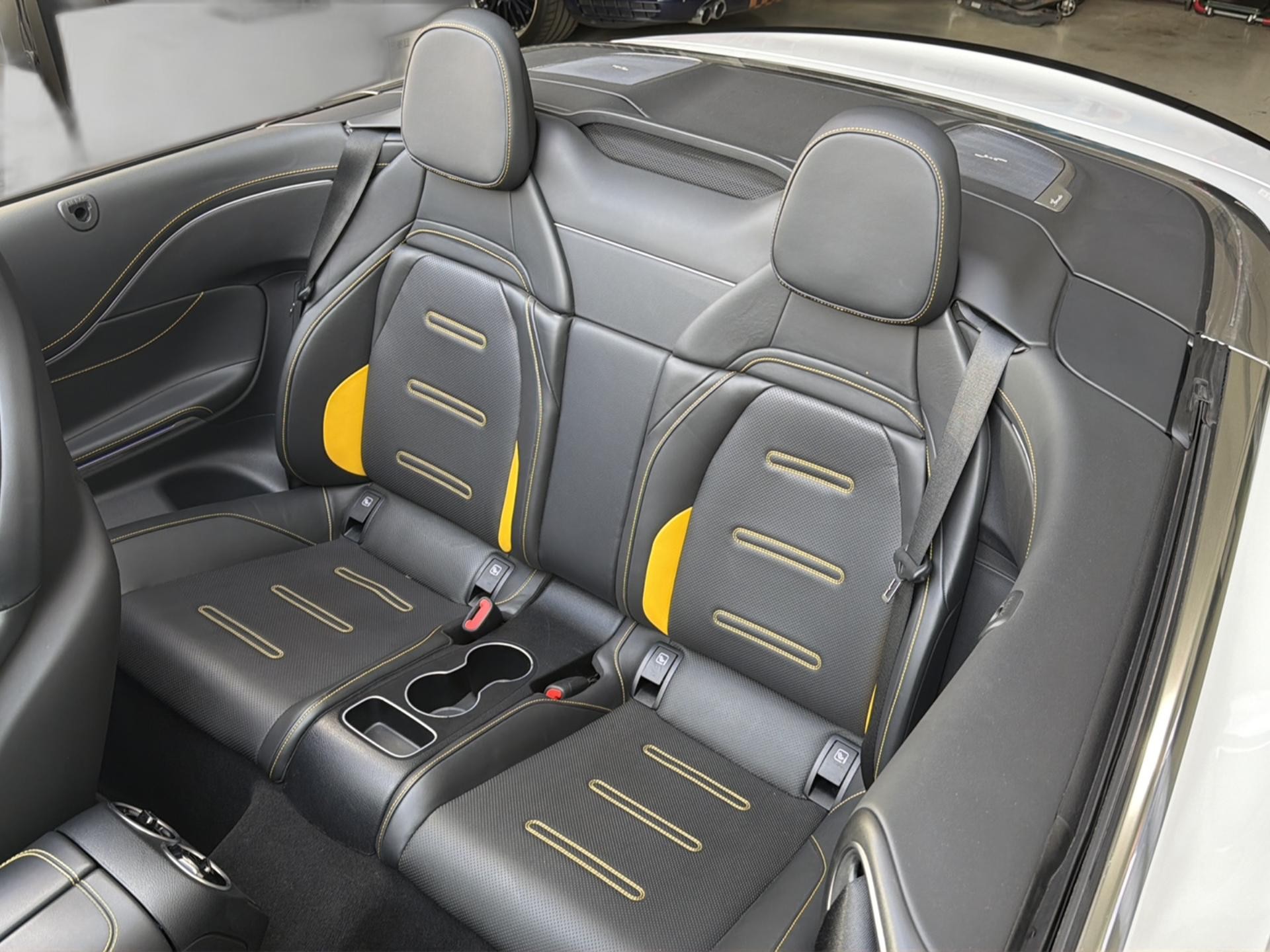MERCEDES-BENZ CLE AMG 53 Cabrio 4Matic+ 9G-Tronic-image-14