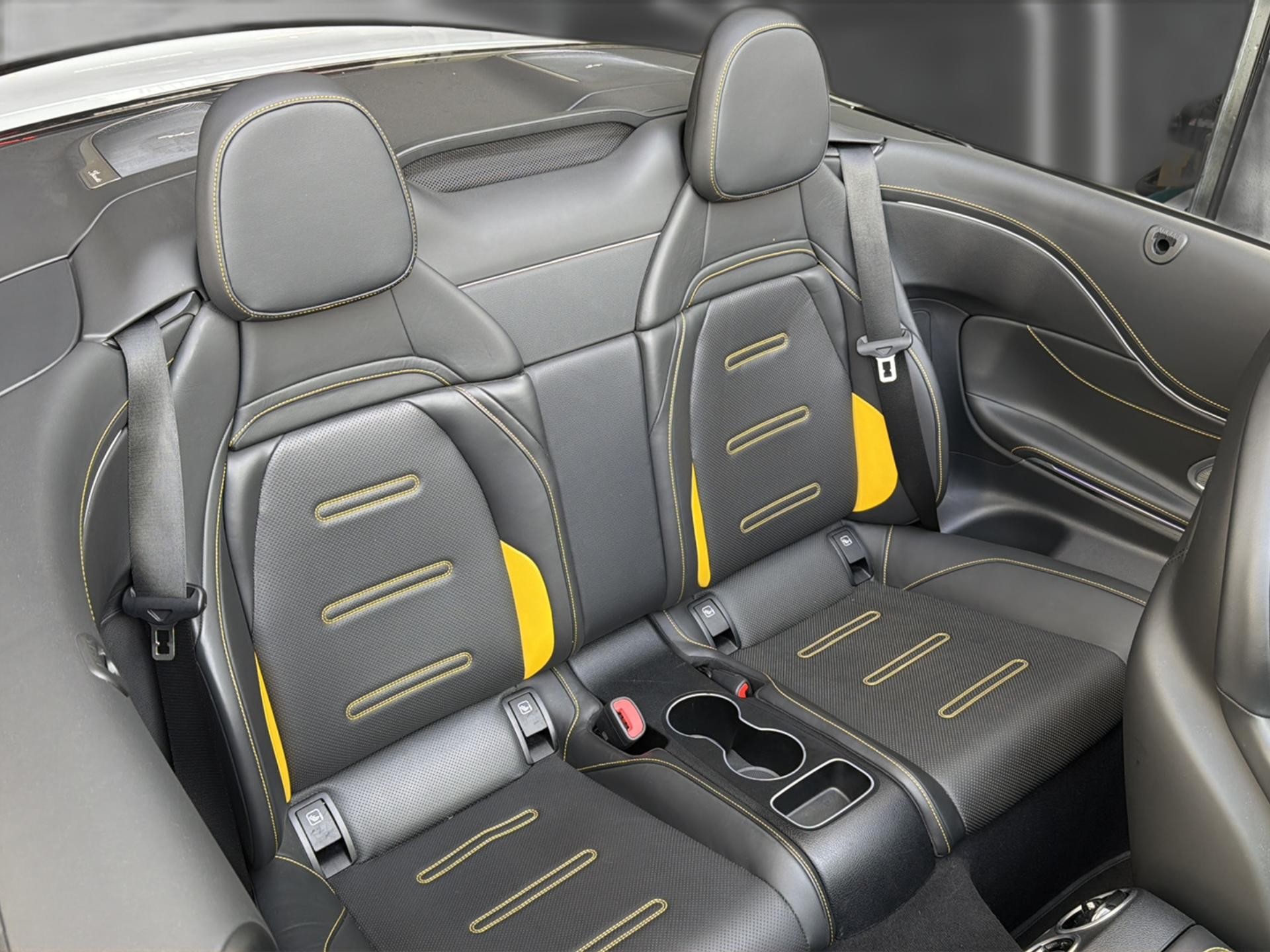 MERCEDES-BENZ CLE AMG 53 Cabrio 4Matic+ 9G-Tronic-image-13