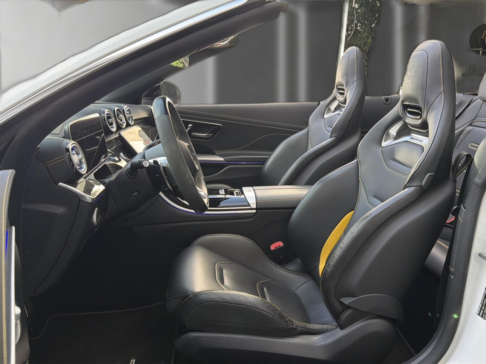 MERCEDES-BENZ CLE AMG 53 Cabrio 4Matic+ 9G-Tronic-image-11
