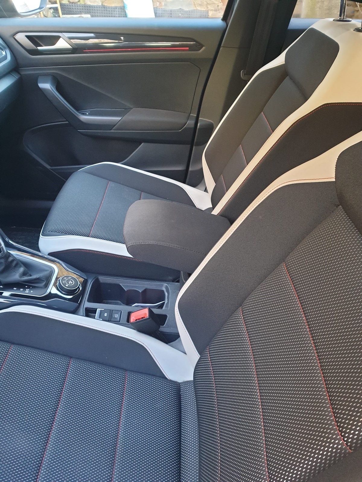 VW T-Roc 2.0 TDI SCR Sport DSG 4Motion-image-3