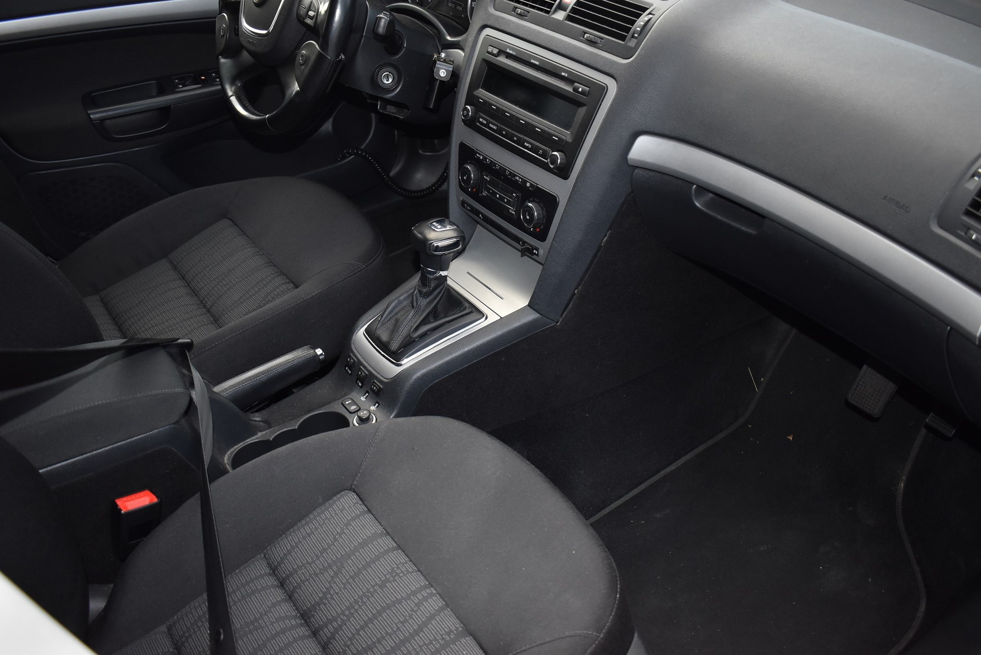SKODA Octavia Combi 2.0 TDI Ambition DSG-image-13