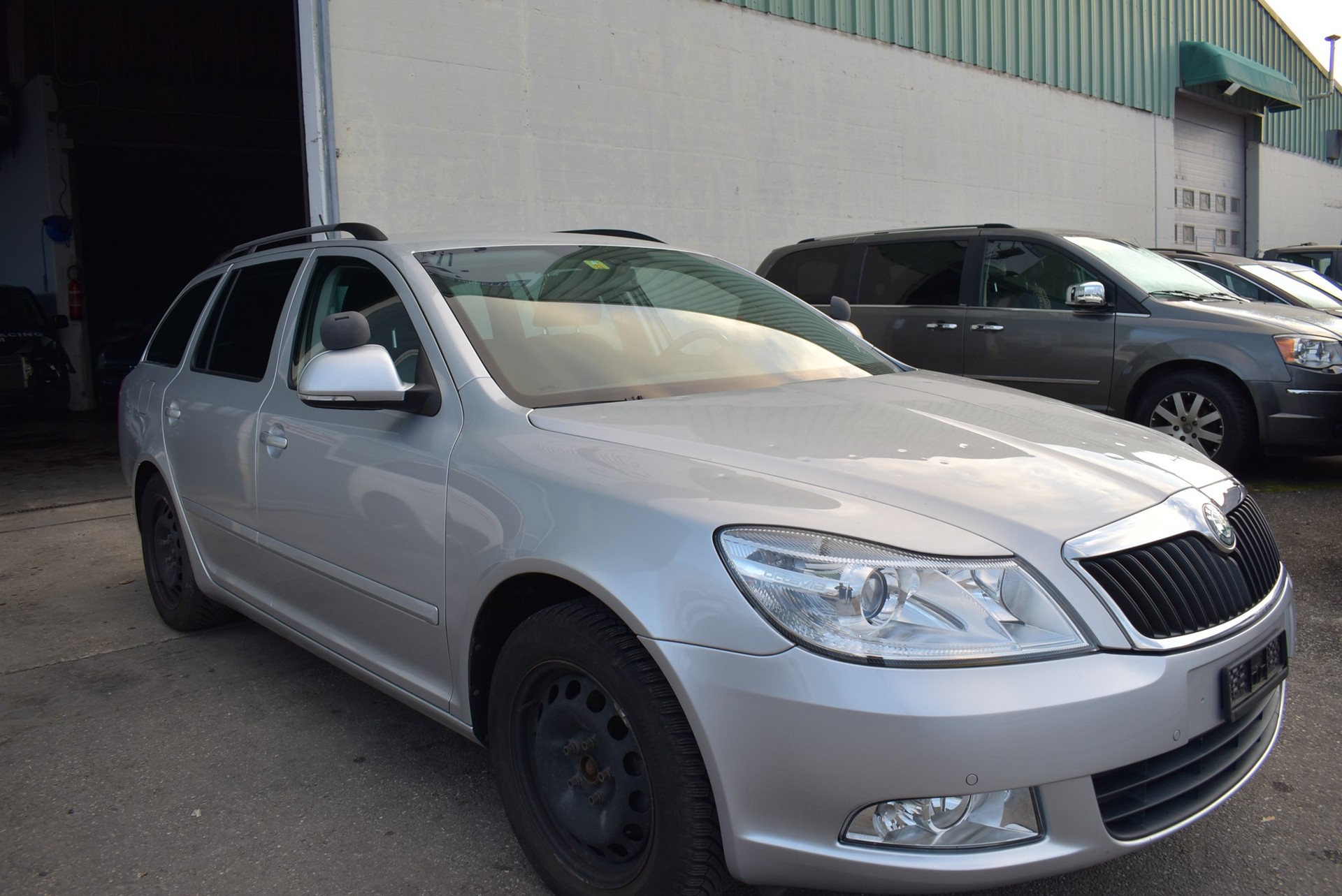 SKODA Octavia Combi 2.0 TDI Ambition DSG-image-0