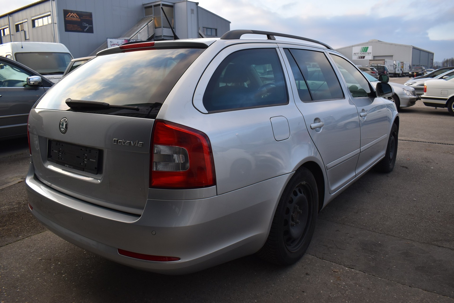 SKODA Octavia Combi 2.0 TDI Ambition DSG-image-3