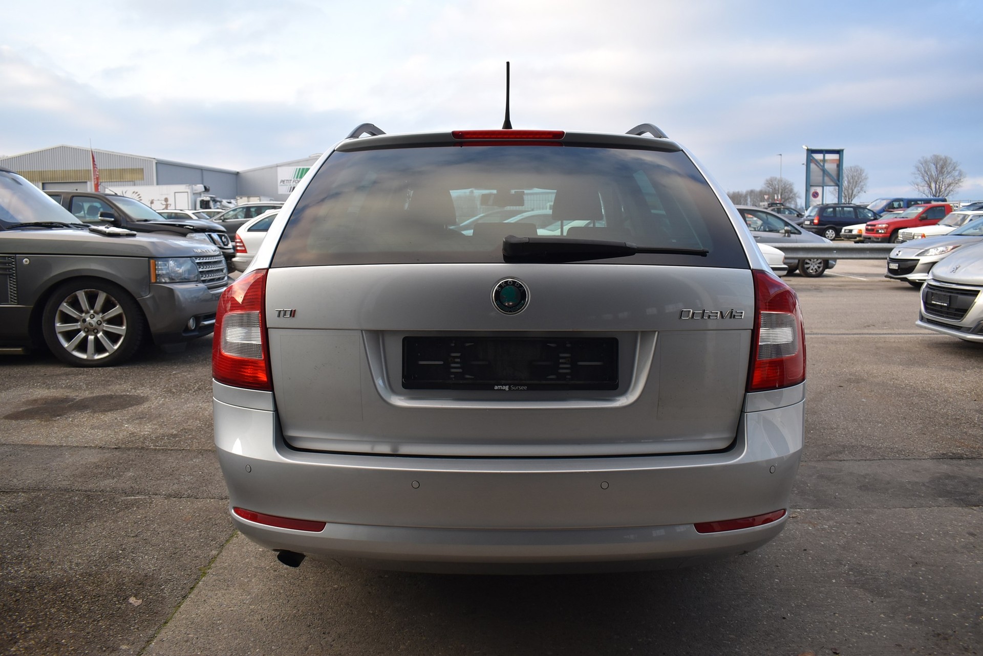 SKODA Octavia Combi 2.0 TDI Ambition DSG-image-4