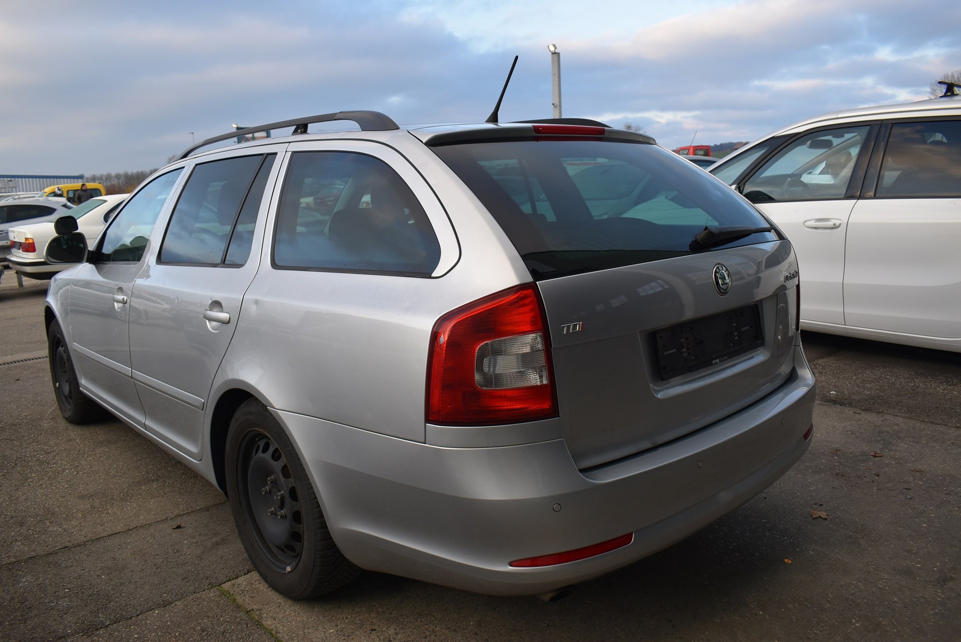 SKODA Octavia Combi 2.0 TDI Ambition DSG-image-5