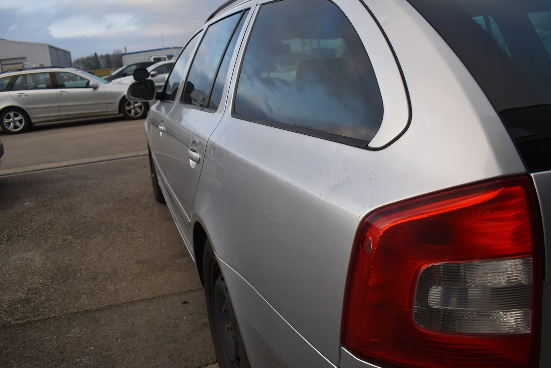 SKODA Octavia Combi 2.0 TDI Ambition DSG-image-6