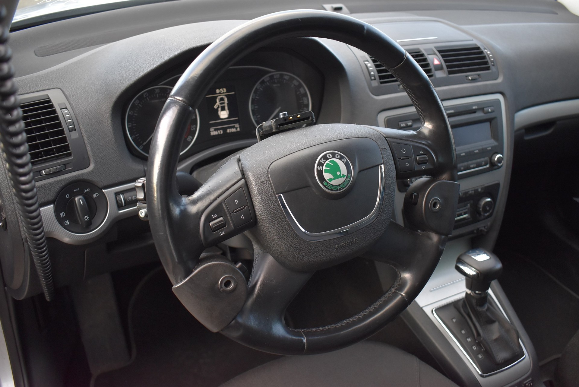 SKODA Octavia Combi 2.0 TDI Ambition DSG-image-8